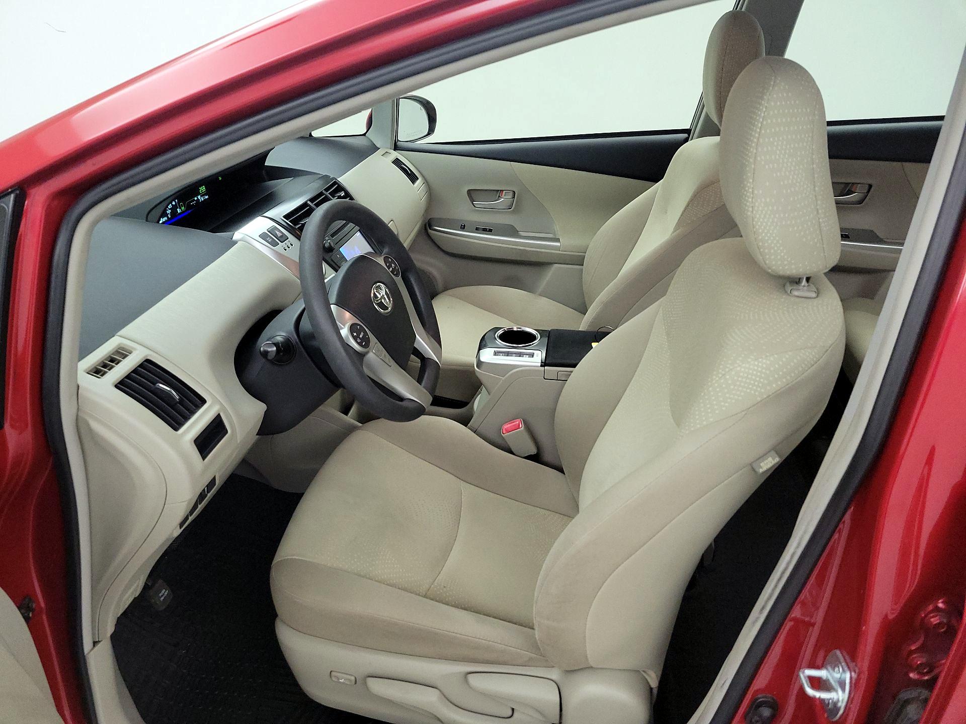 Thumbnail: 2014 Toyota Prius v - 11