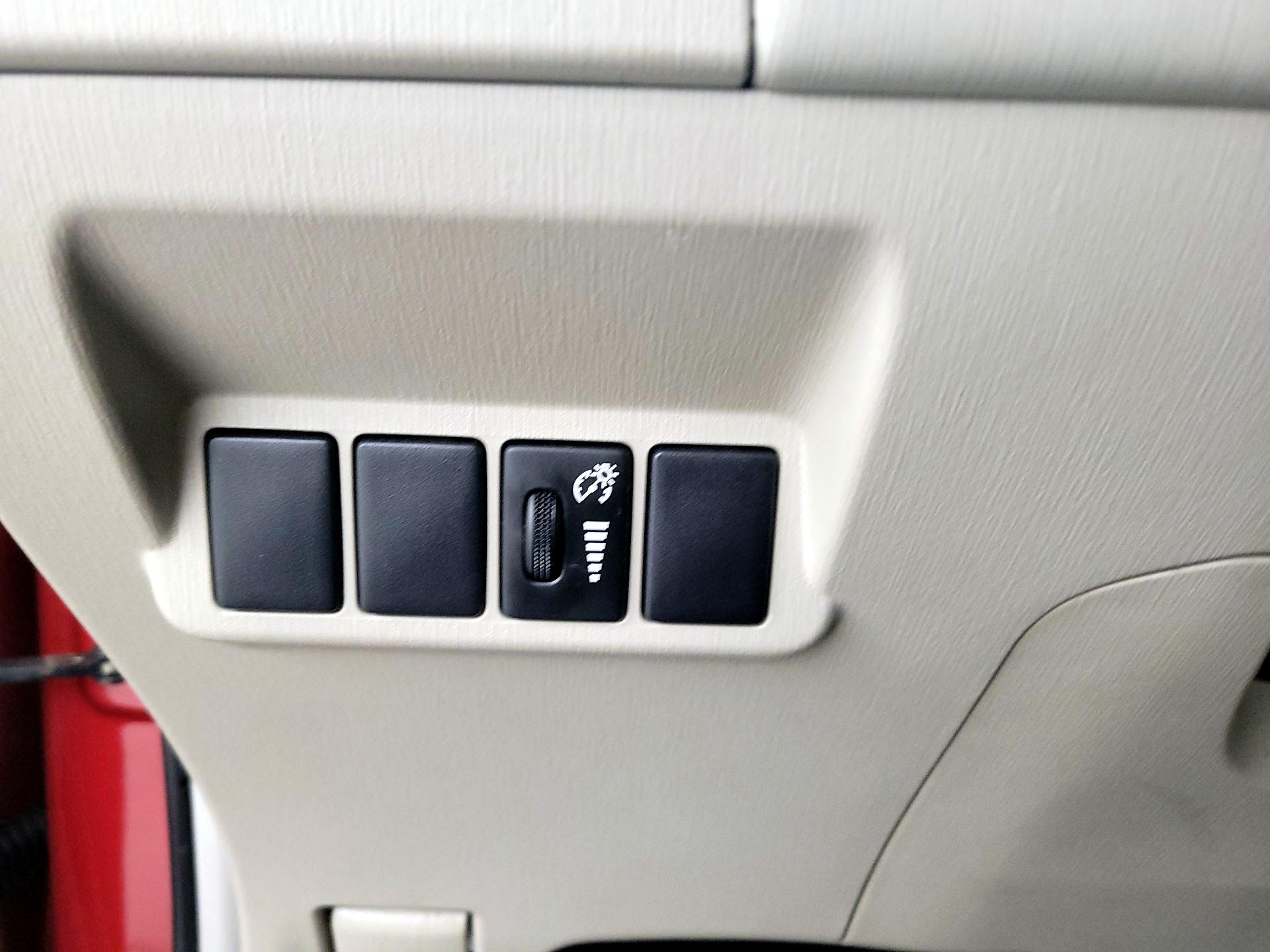 Thumbnail: 2014 Toyota Prius v - 13
