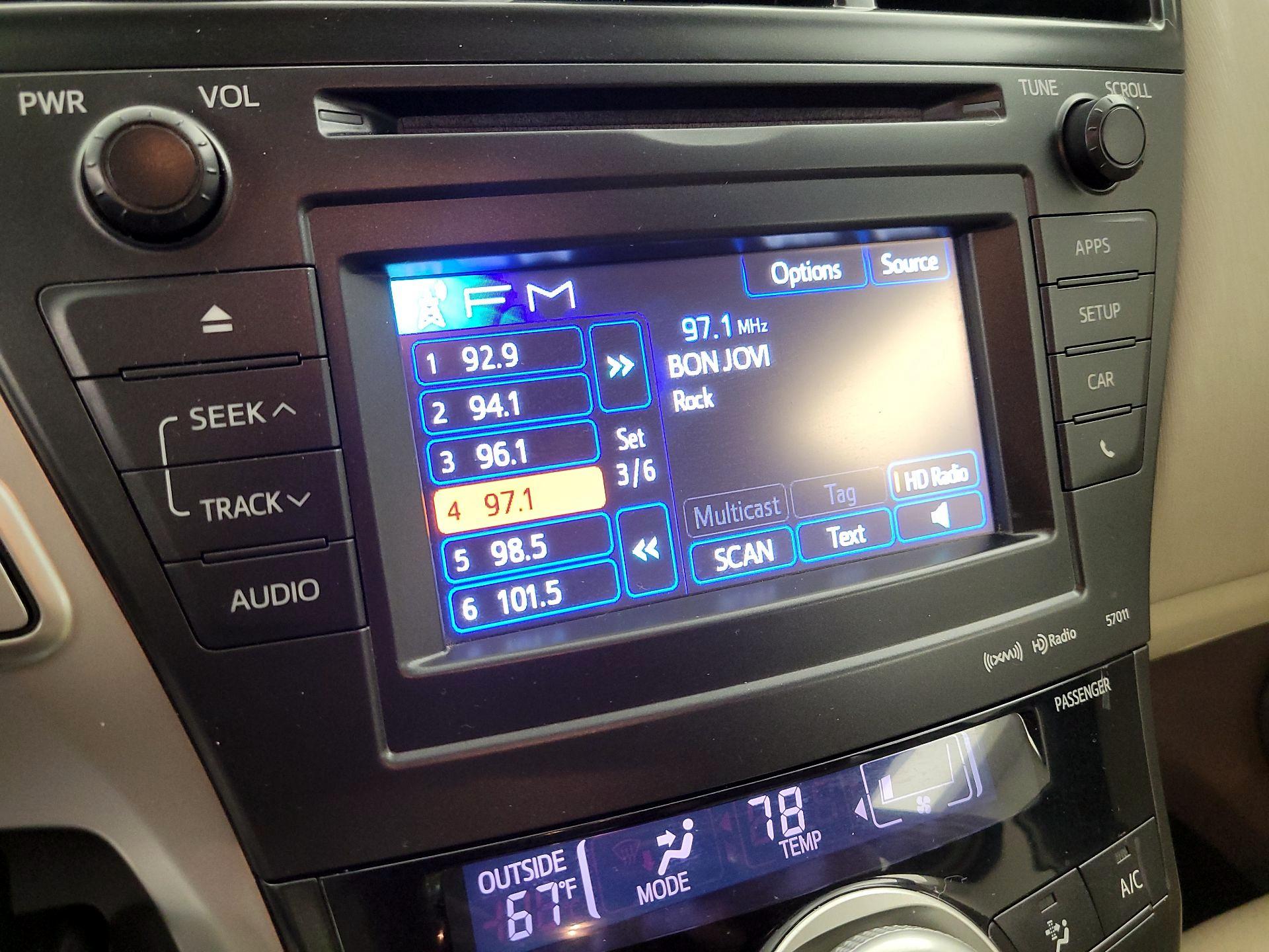Thumbnail: 2014 Toyota Prius v - 15