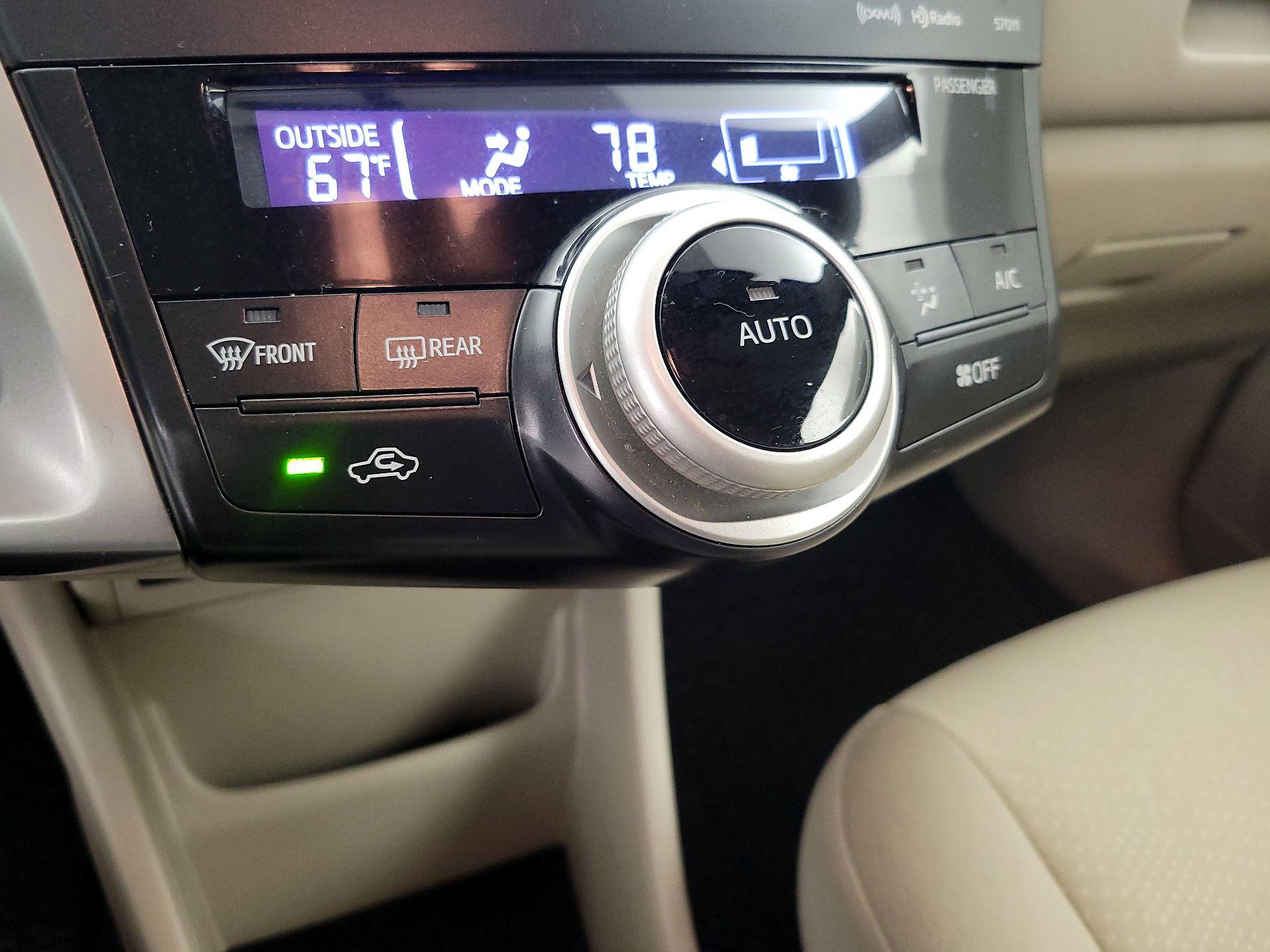 Thumbnail: 2014 Toyota Prius v - 16