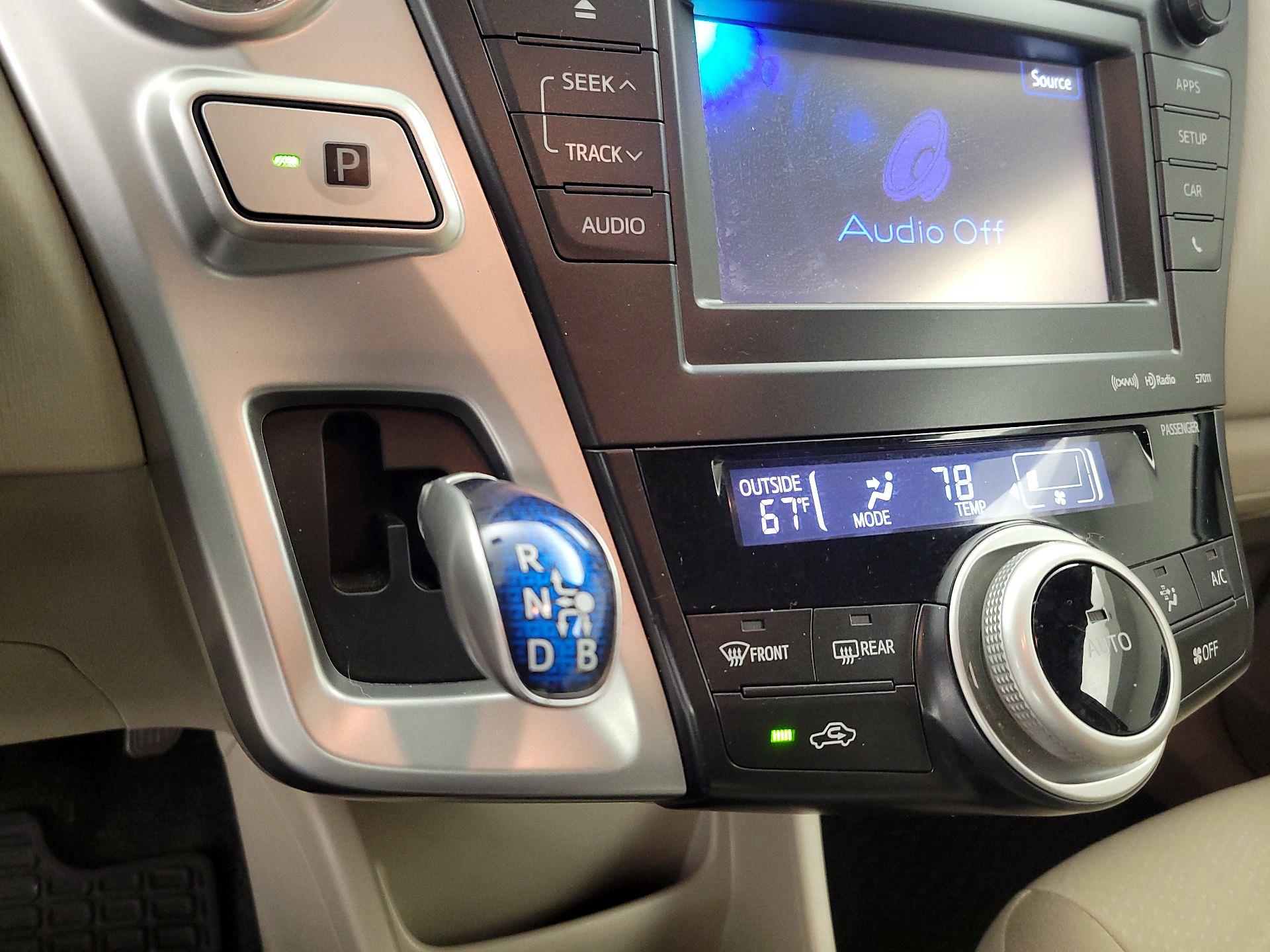 Thumbnail: 2014 Toyota Prius v - 17