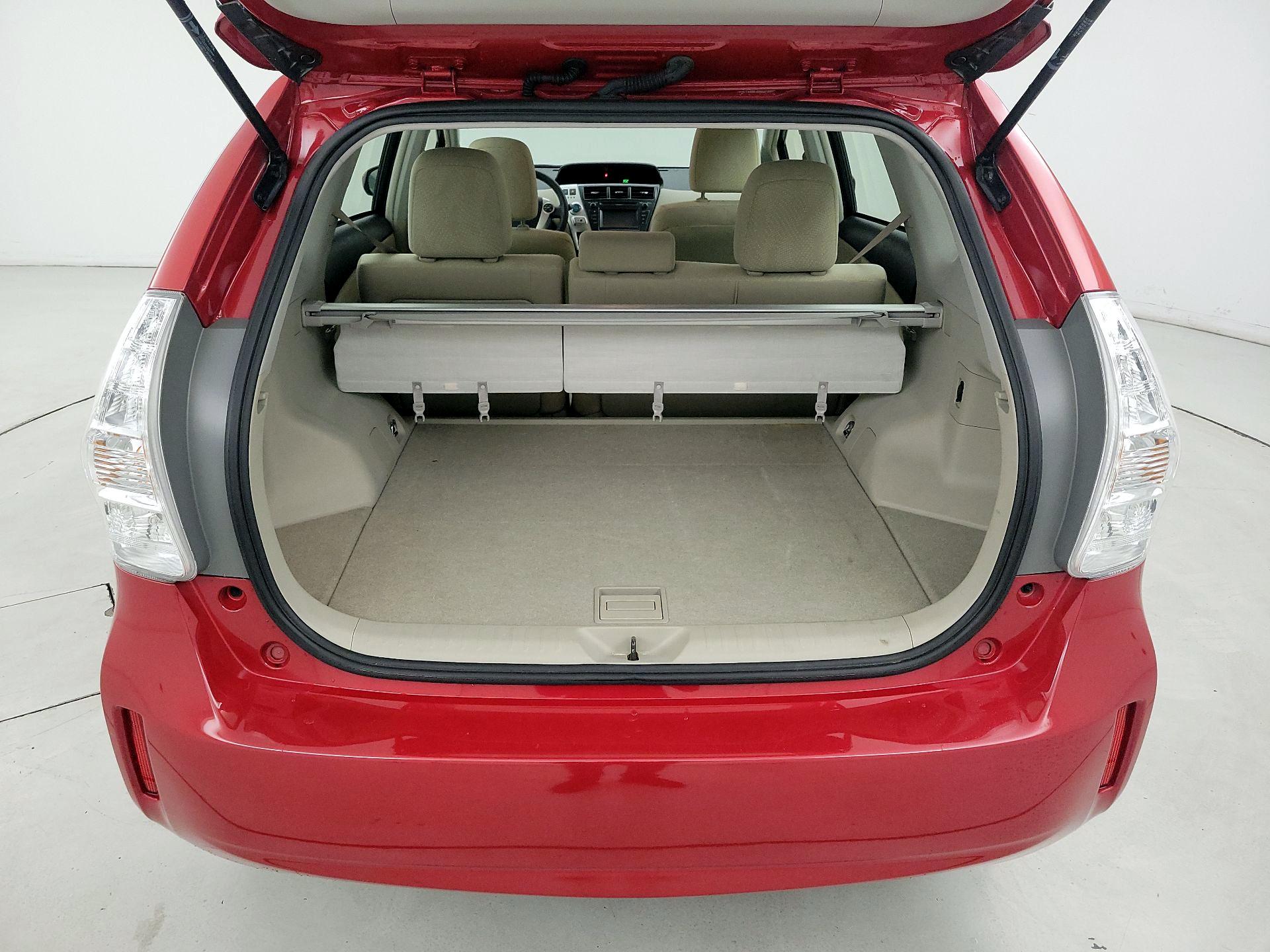Thumbnail: 2014 Toyota Prius v - 20