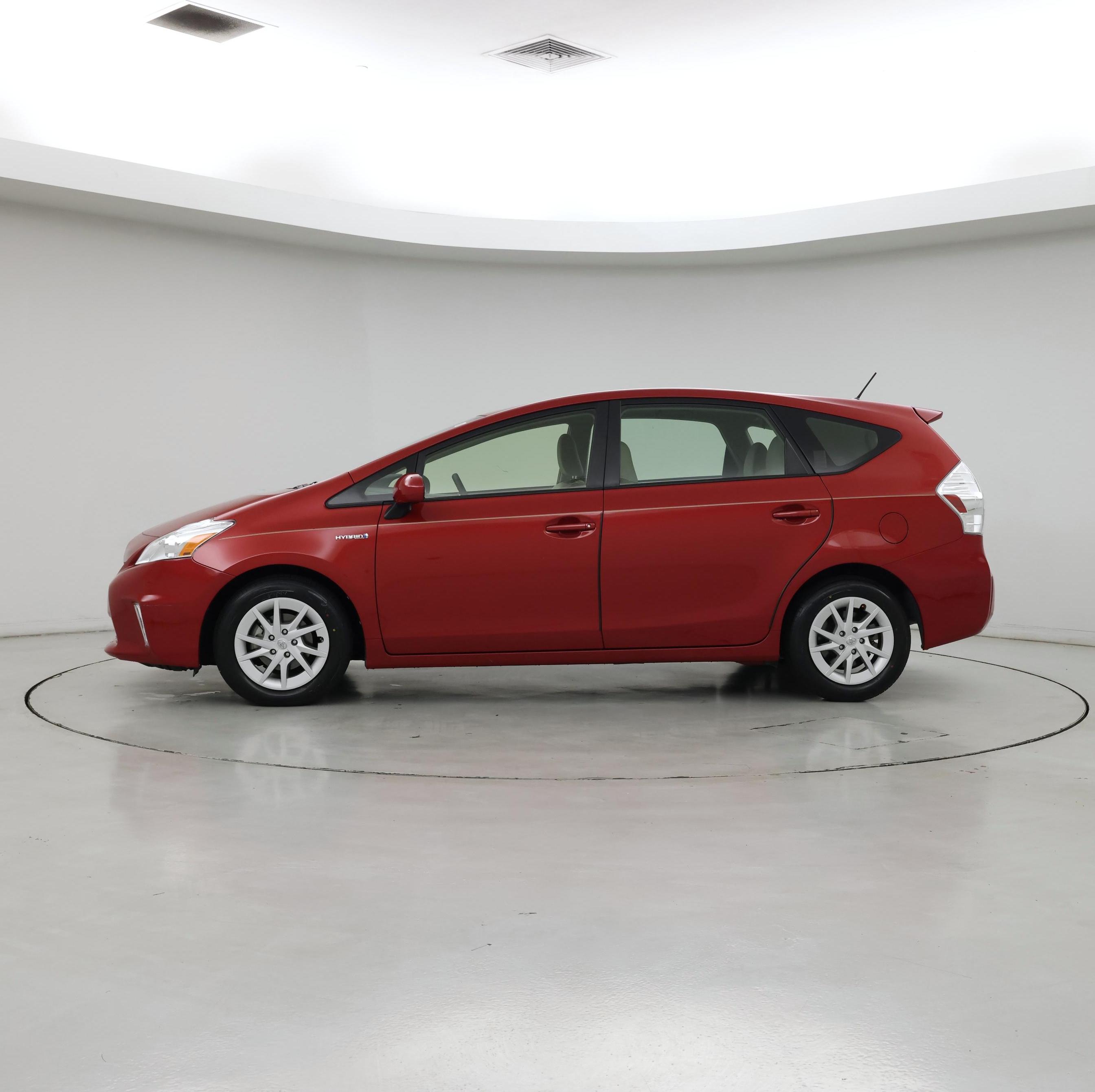 Thumbnail: 2014 Toyota Prius v - 3
