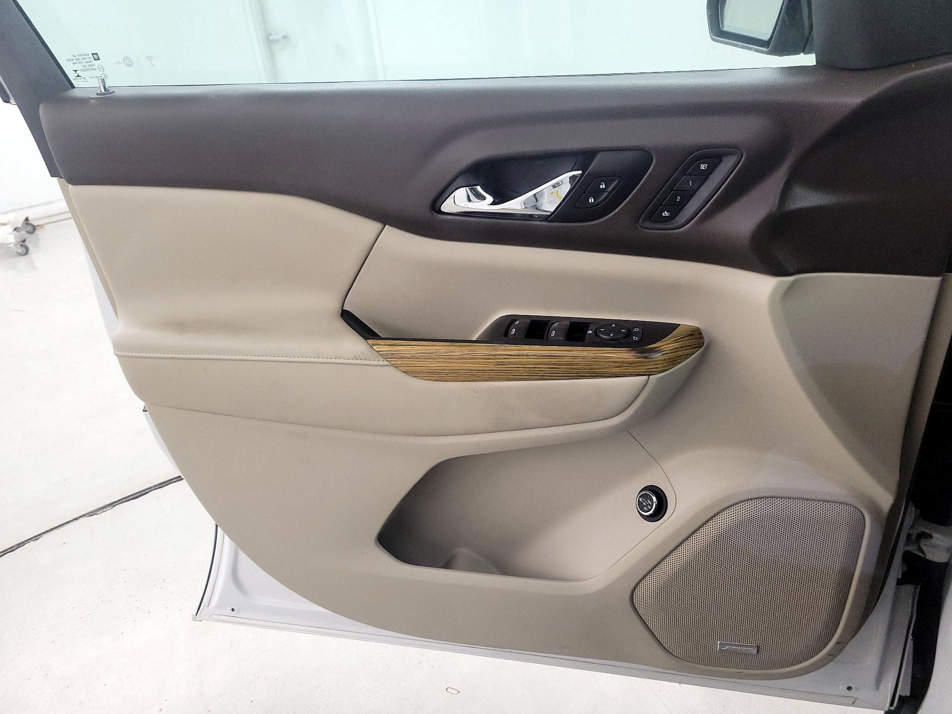 Thumbnail: 2017 GMC Acadia - 12