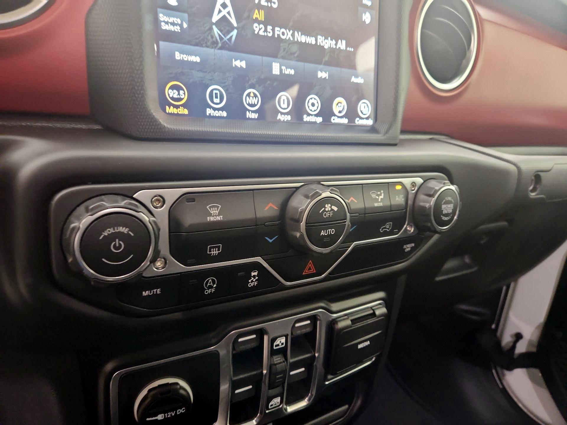 Thumbnail: 2023 Jeep Gladiator - 17