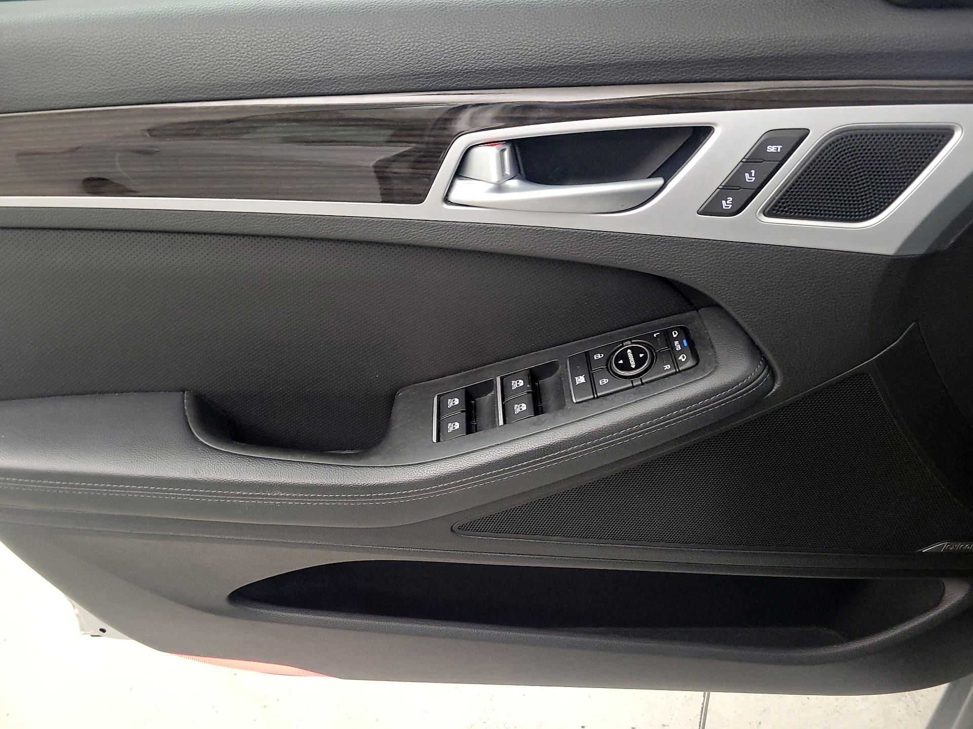 Thumbnail: 2015 Hyundai Genesis - 12