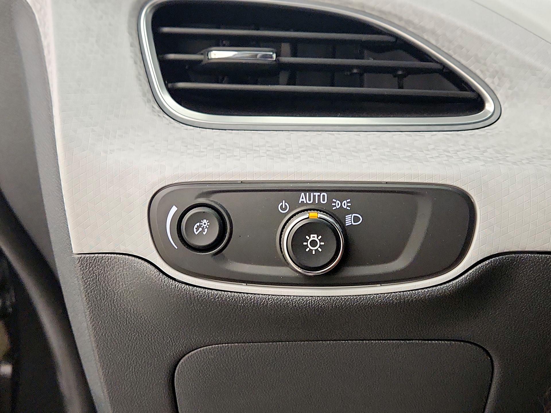 Thumbnail: 2021 Chevrolet Bolt EV - 13
