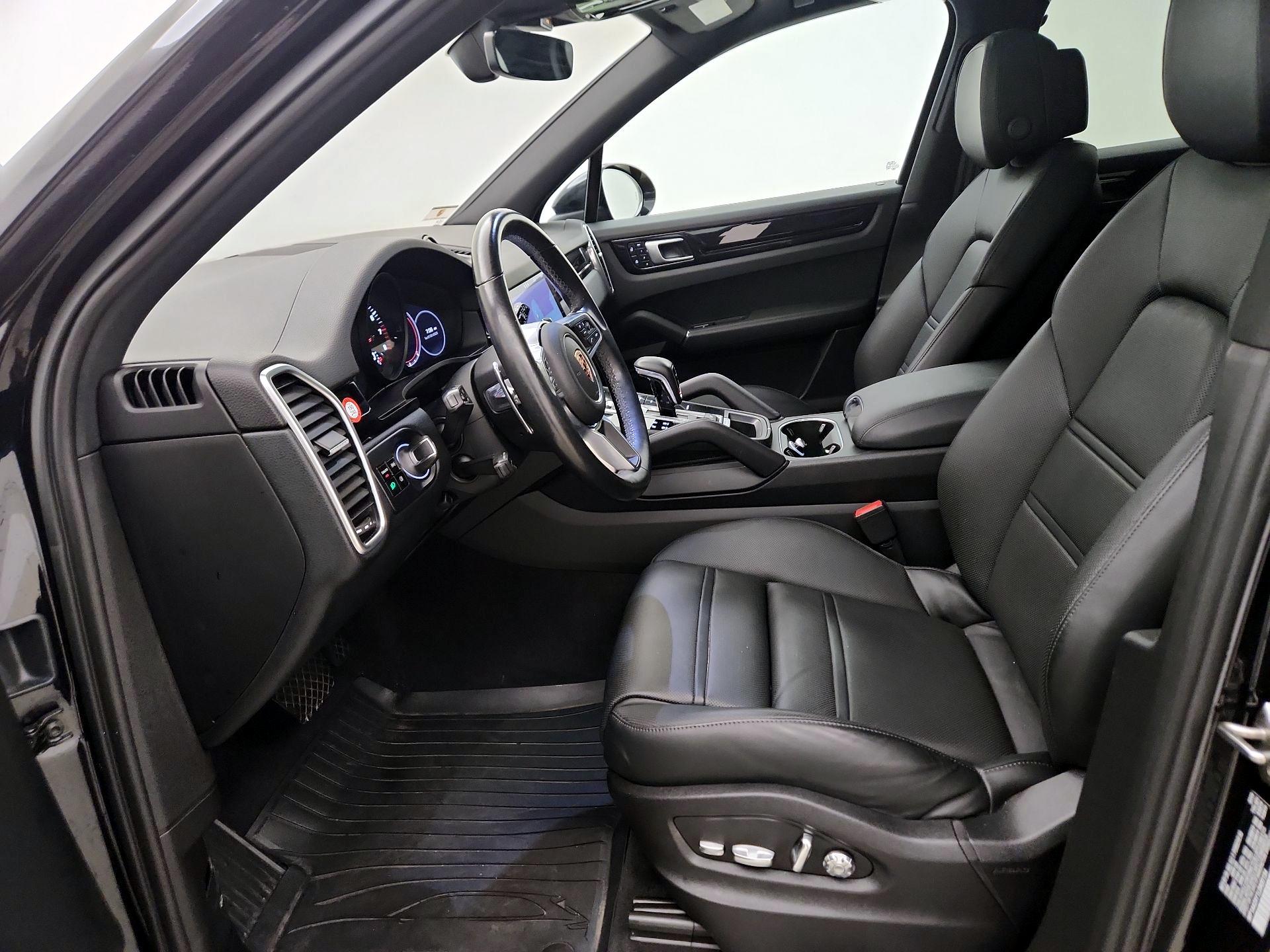 Thumbnail: 2020 Porsche Cayenne - 11