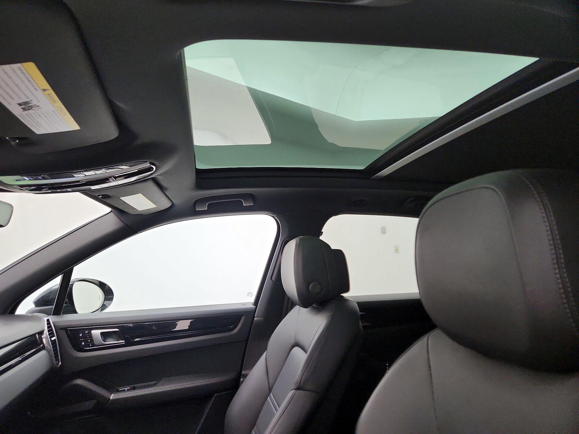 Thumbnail: 2020 Porsche Cayenne - 20