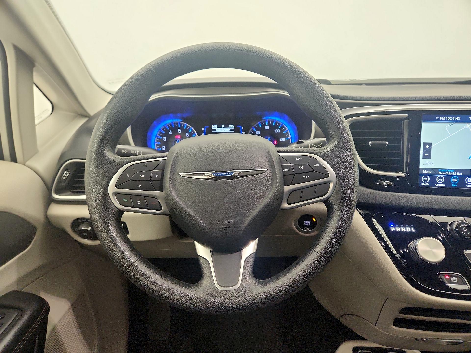Thumbnail: 2020 Chrysler Pacifica - 10