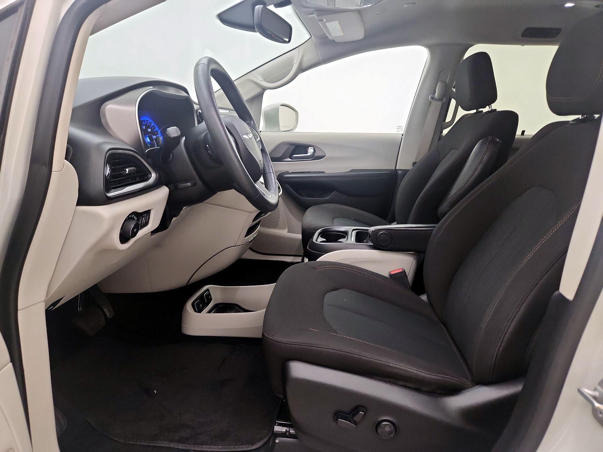Thumbnail: 2020 Chrysler Pacifica - 11