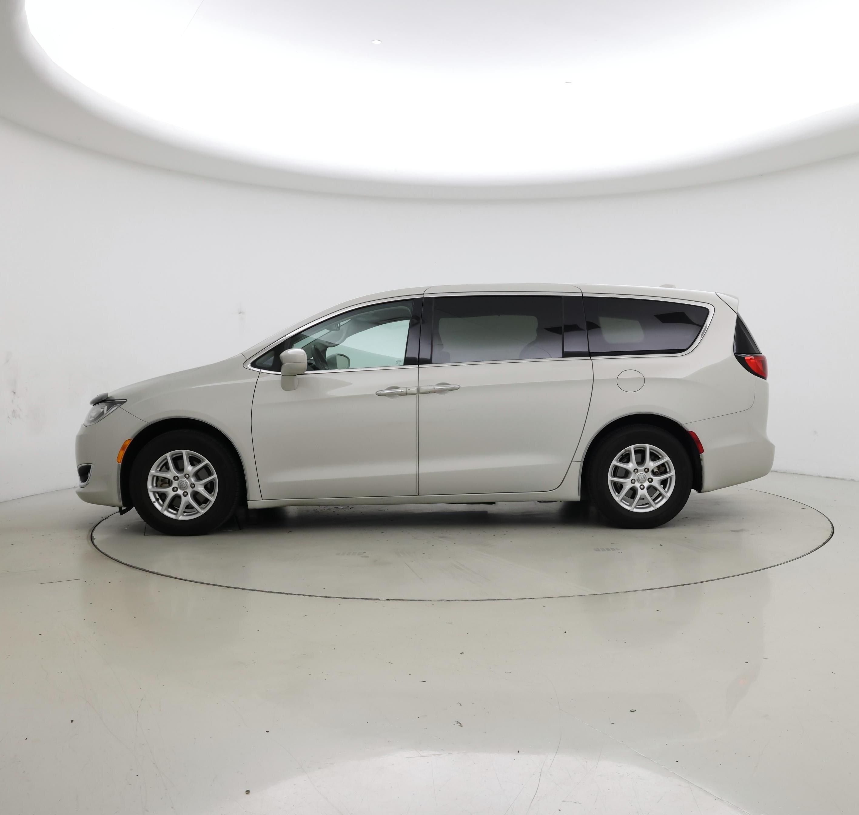 Thumbnail: 2020 Chrysler Pacifica - 3