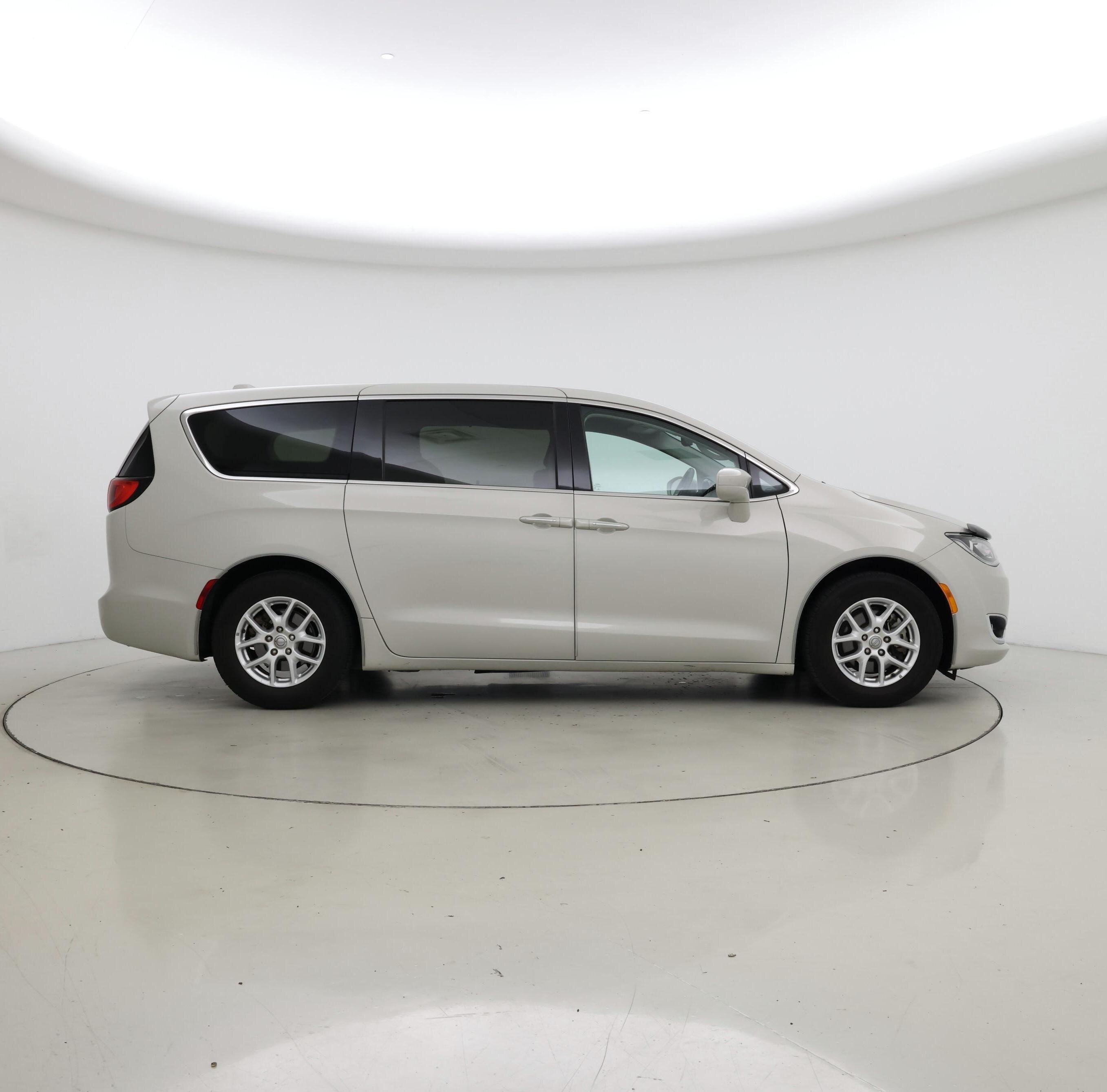 Thumbnail: 2020 Chrysler Pacifica - 7