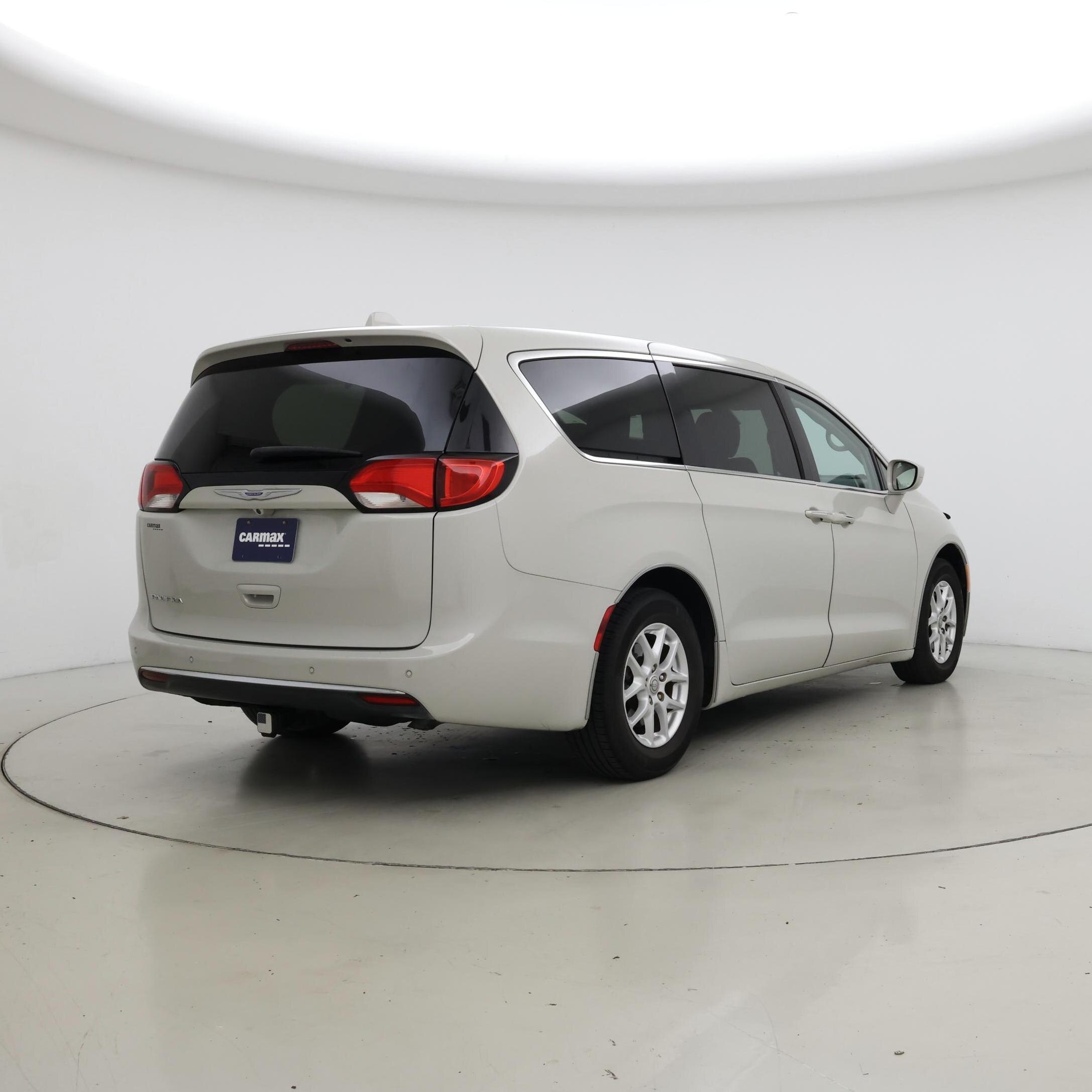 Thumbnail: 2020 Chrysler Pacifica - 8