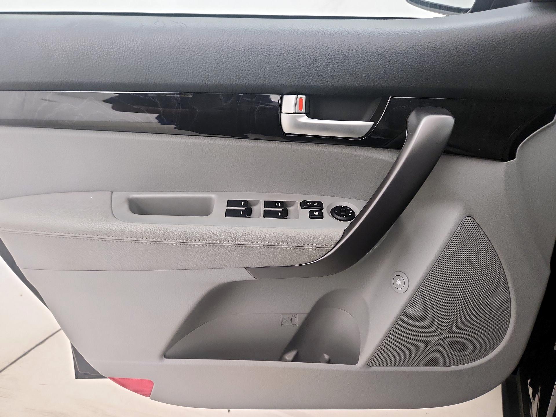 Thumbnail: 2015 Kia Sorento - 12