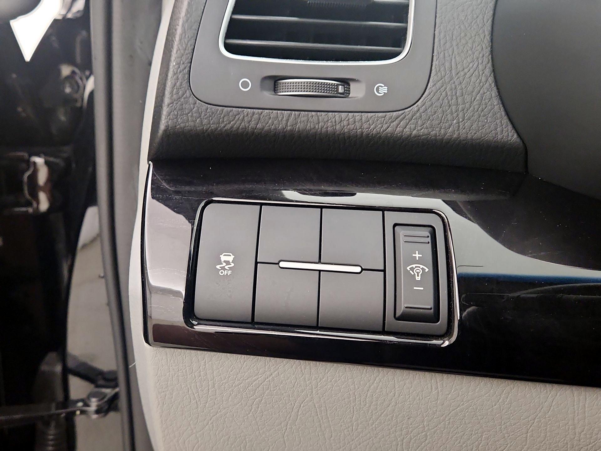 Thumbnail: 2015 Kia Sorento - 13