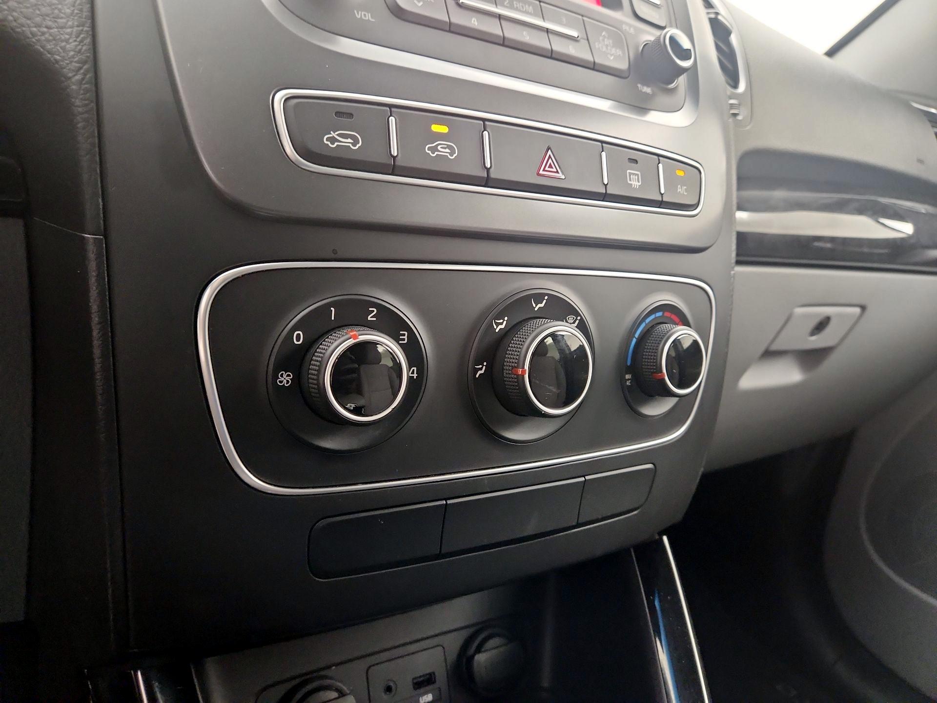 Thumbnail: 2015 Kia Sorento - 15