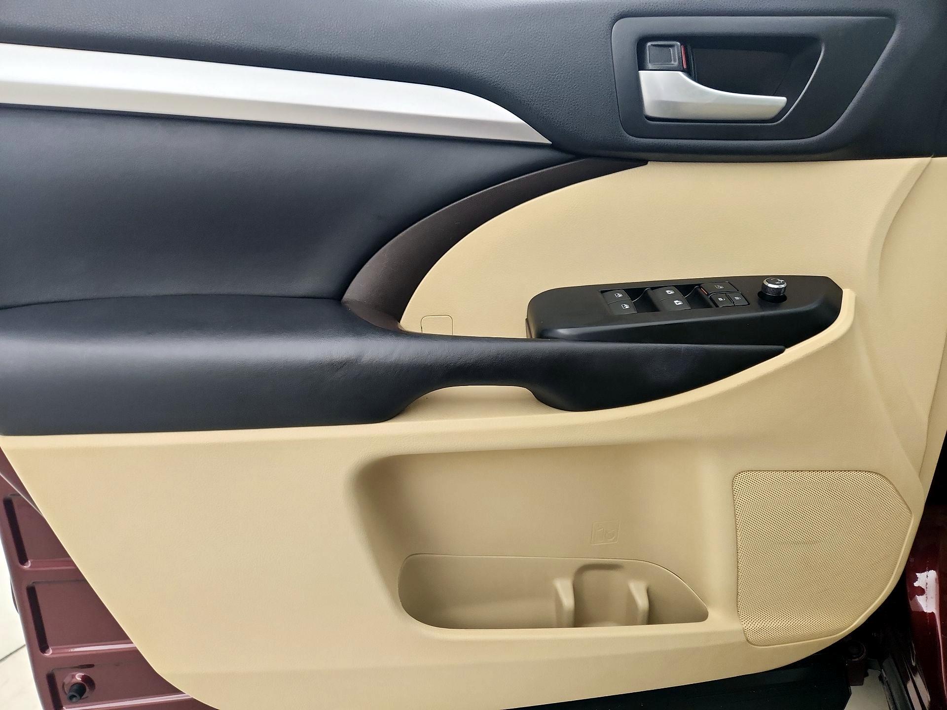 Thumbnail: 2018 Toyota Highlander - 12