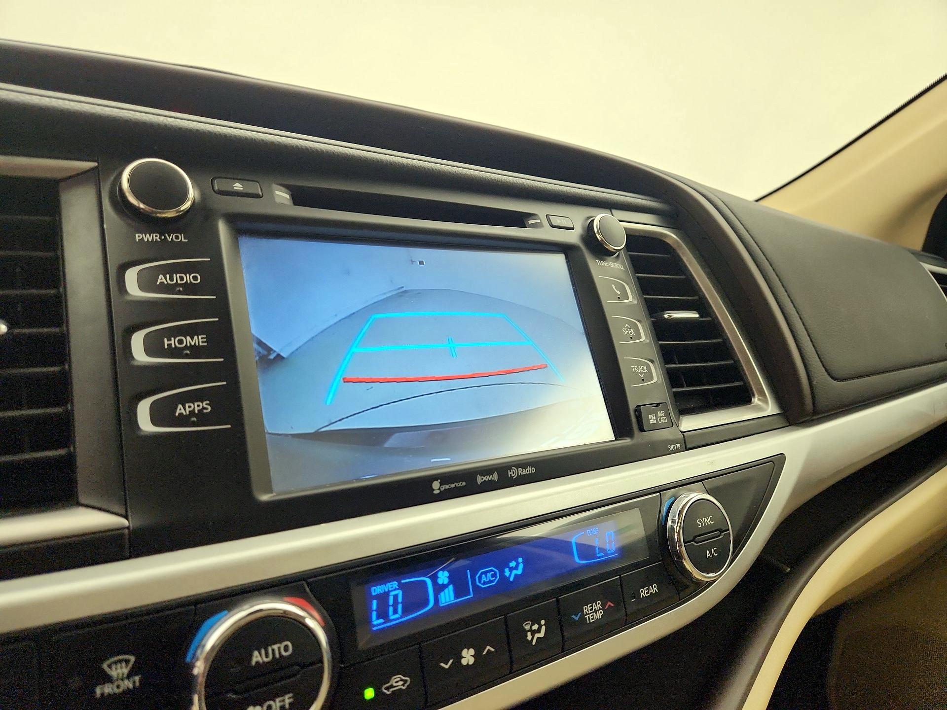 Thumbnail: 2018 Toyota Highlander - 14