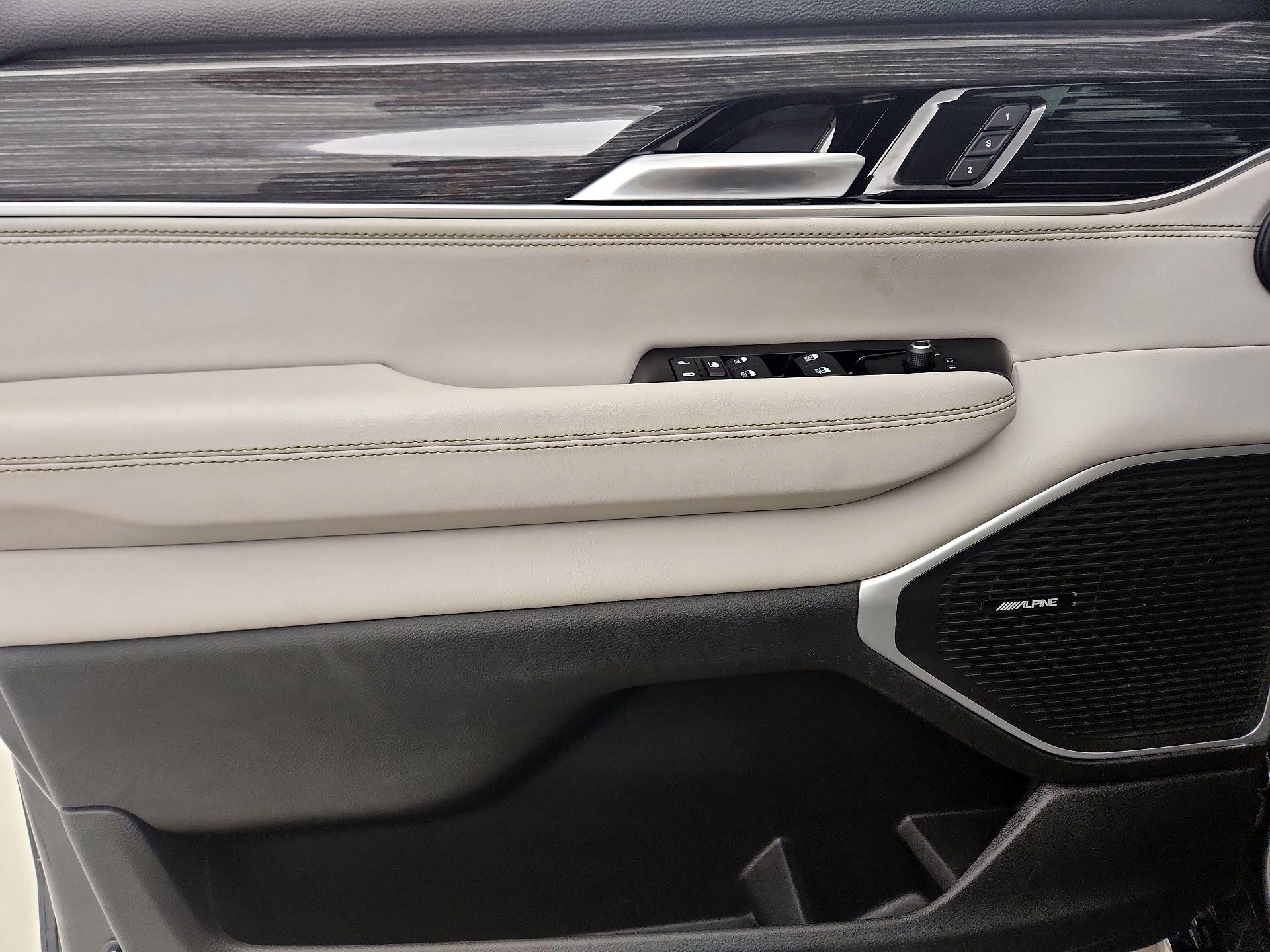 Thumbnail: 2022 Jeep Wagoneer - 12