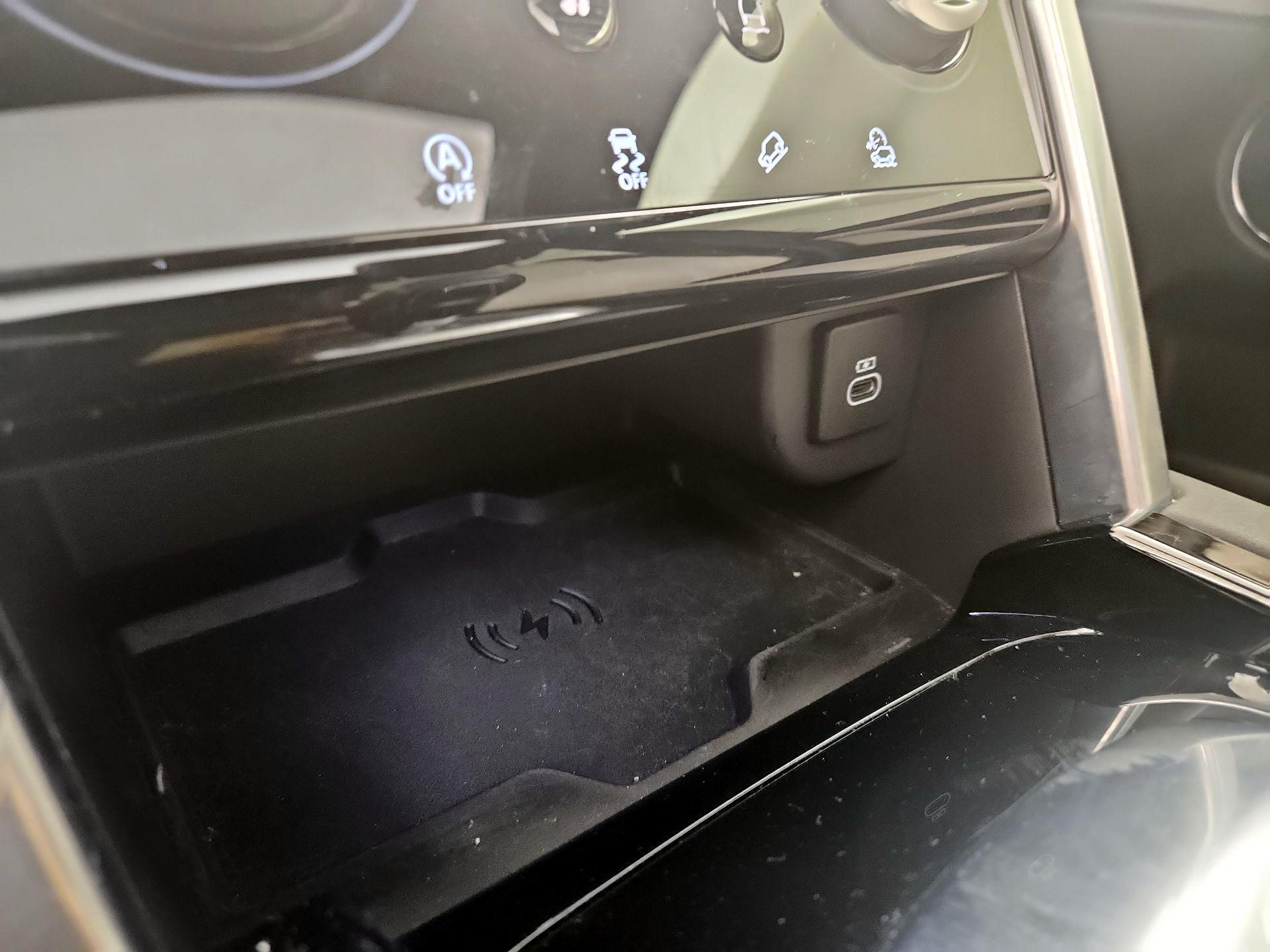 Thumbnail: 2022 Land Rover Discovery Sport - 19