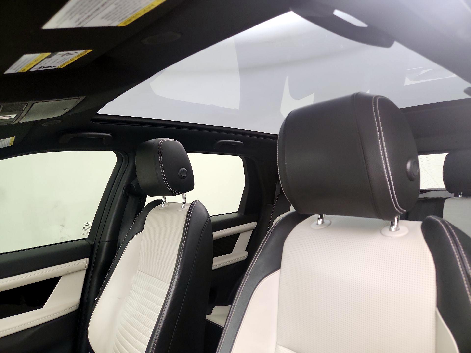 Thumbnail: 2022 Land Rover Discovery Sport - 20