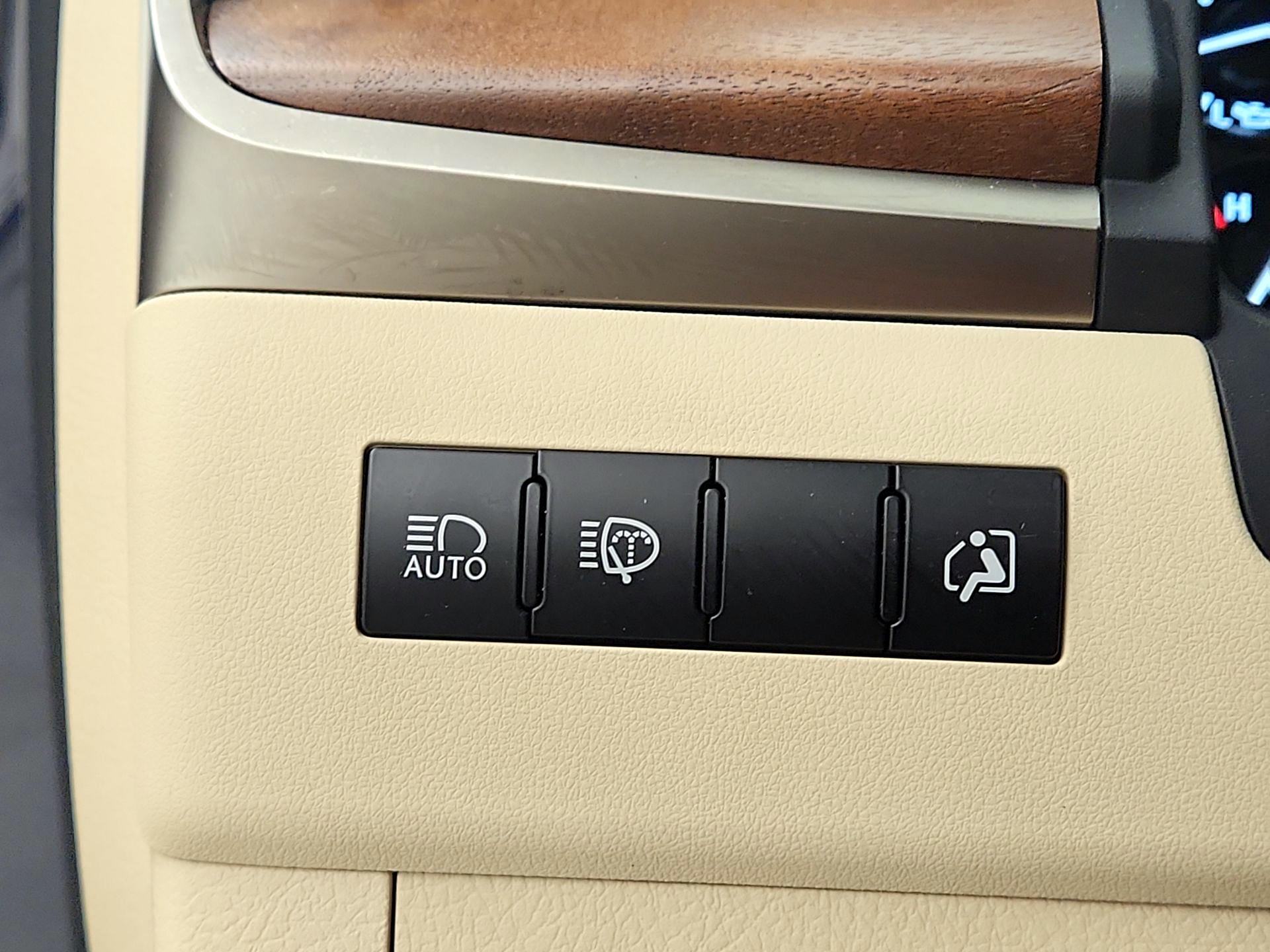 Thumbnail: 2020 Lexus LX - 13