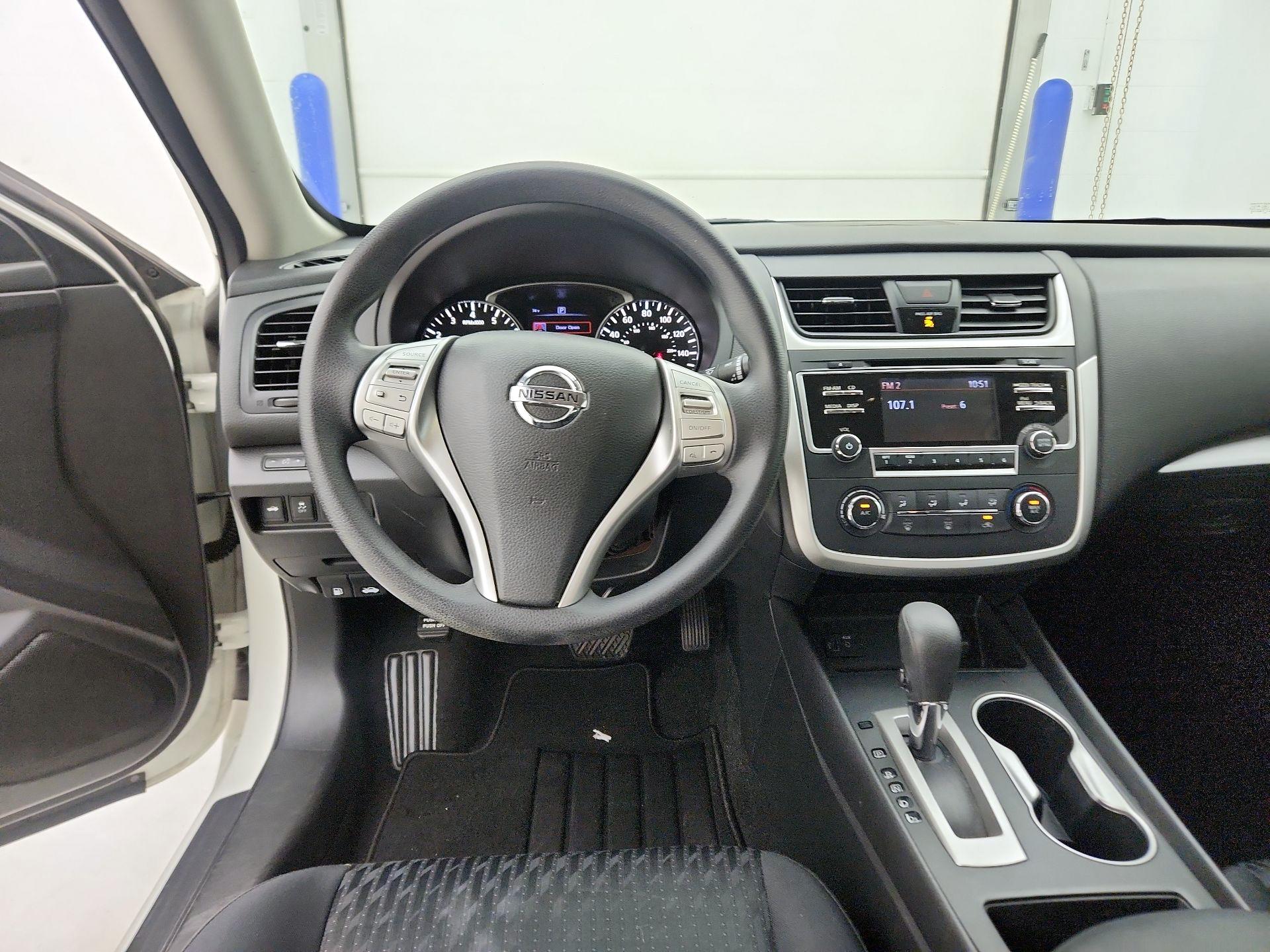 Thumbnail: 2018 Nissan Altima - 10