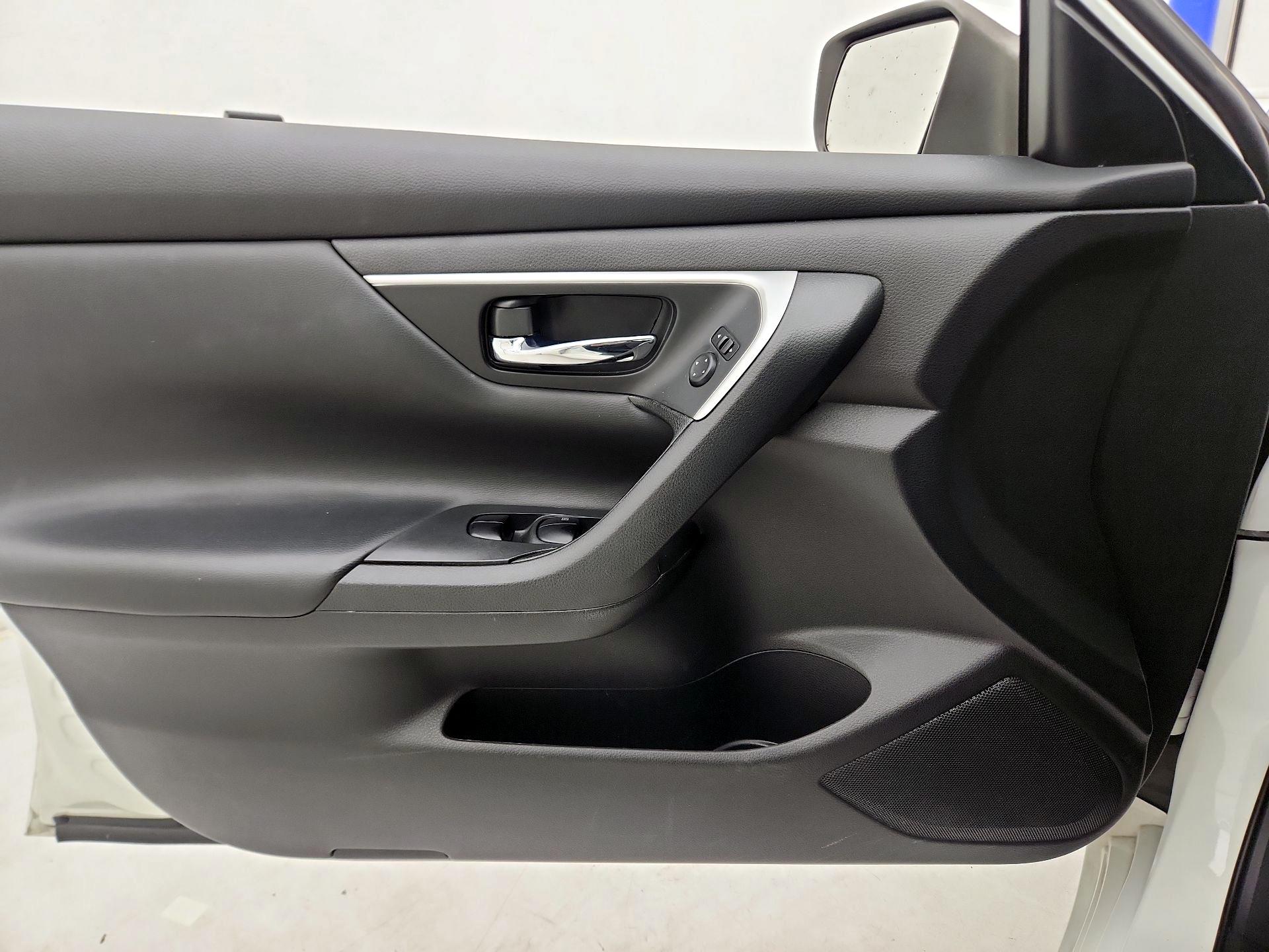 Thumbnail: 2018 Nissan Altima - 12