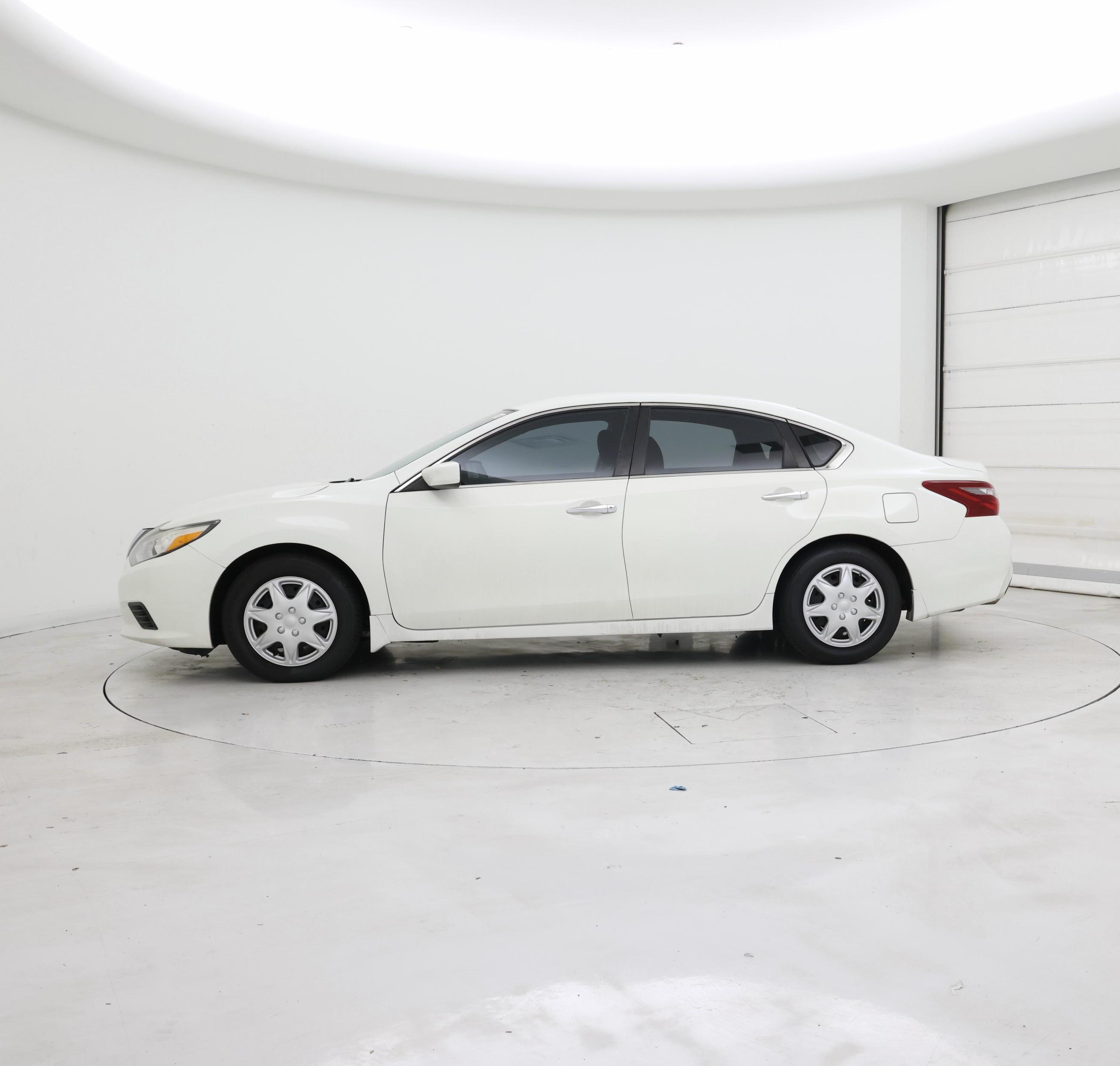 Thumbnail: 2018 Nissan Altima - 3