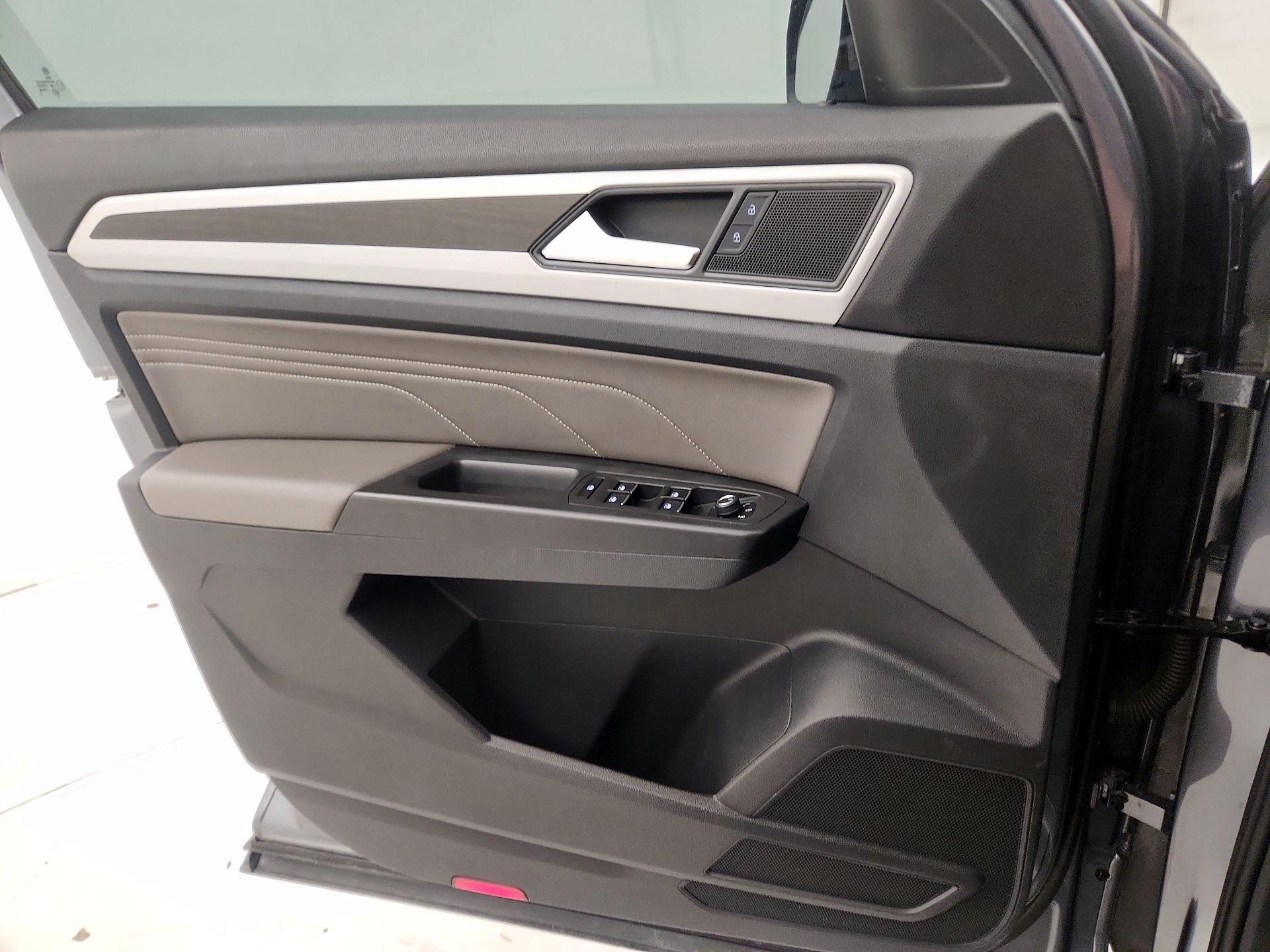 Thumbnail: 2022 Volkswagen Atlas - 12