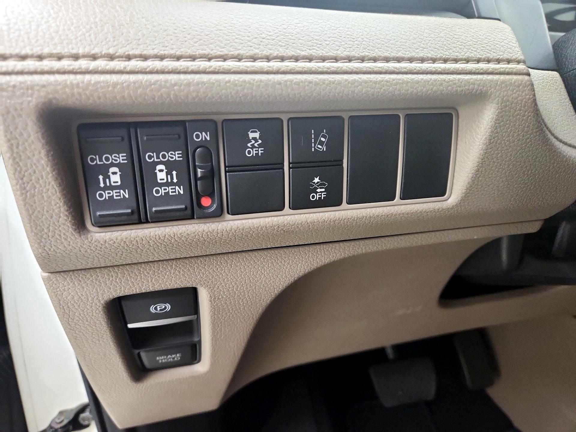 Thumbnail: 2019 Honda Odyssey - 13