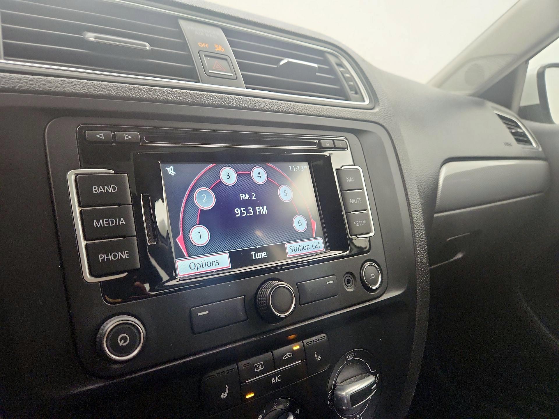 Thumbnail: 2015 Volkswagen Jetta - 16