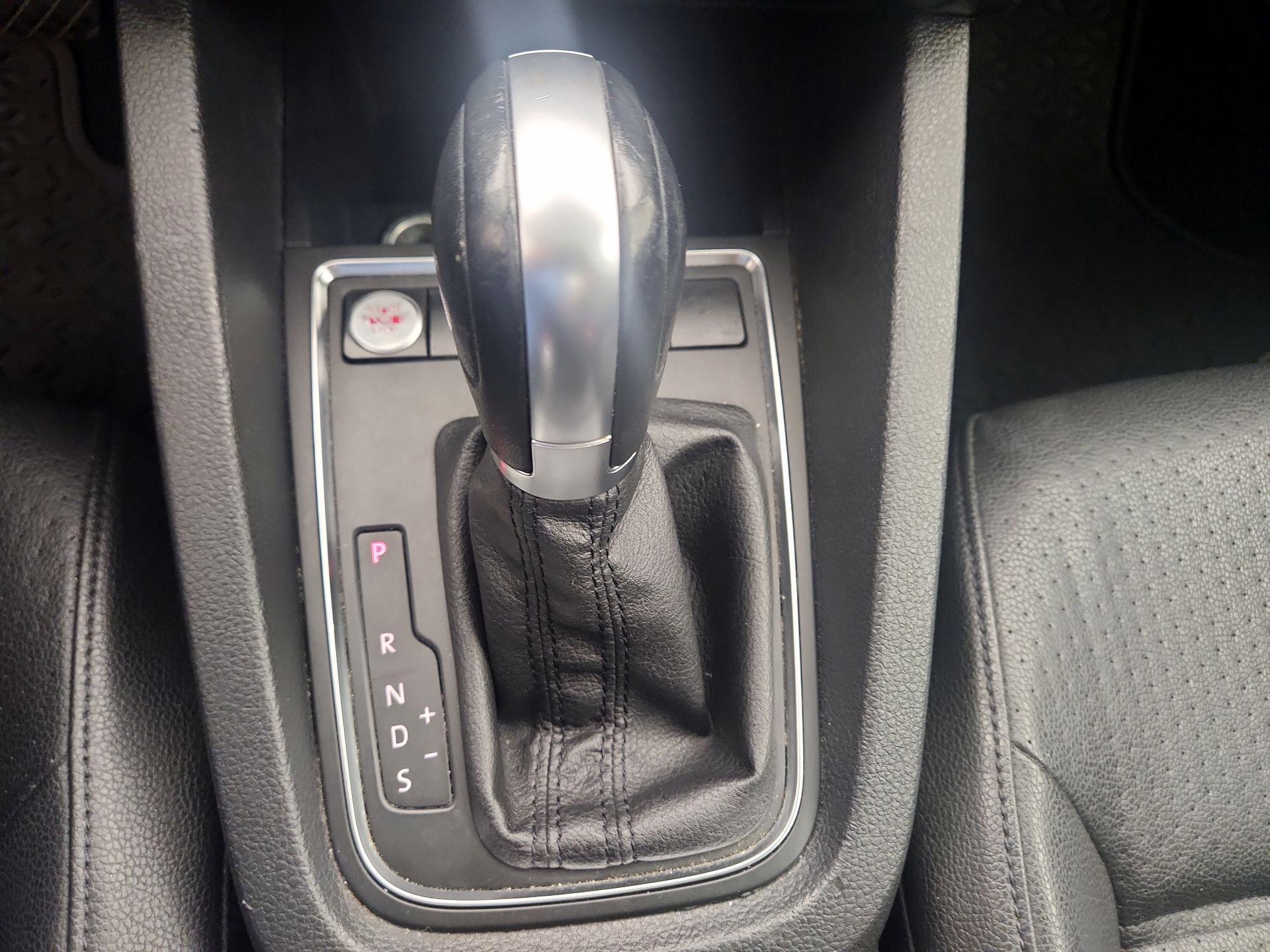 Thumbnail: 2015 Volkswagen Jetta - 18