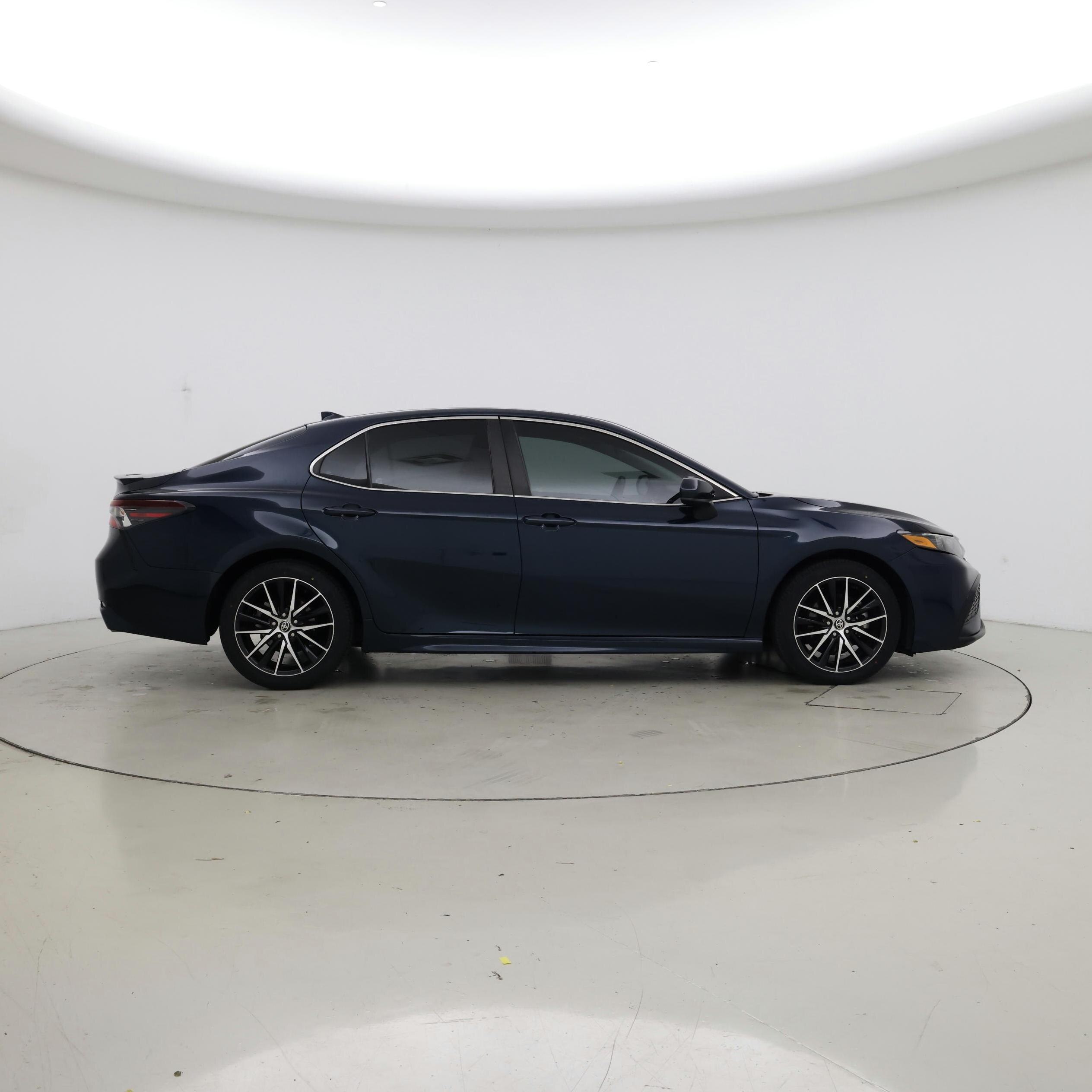 Thumbnail: 2021 Toyota Camry - 7