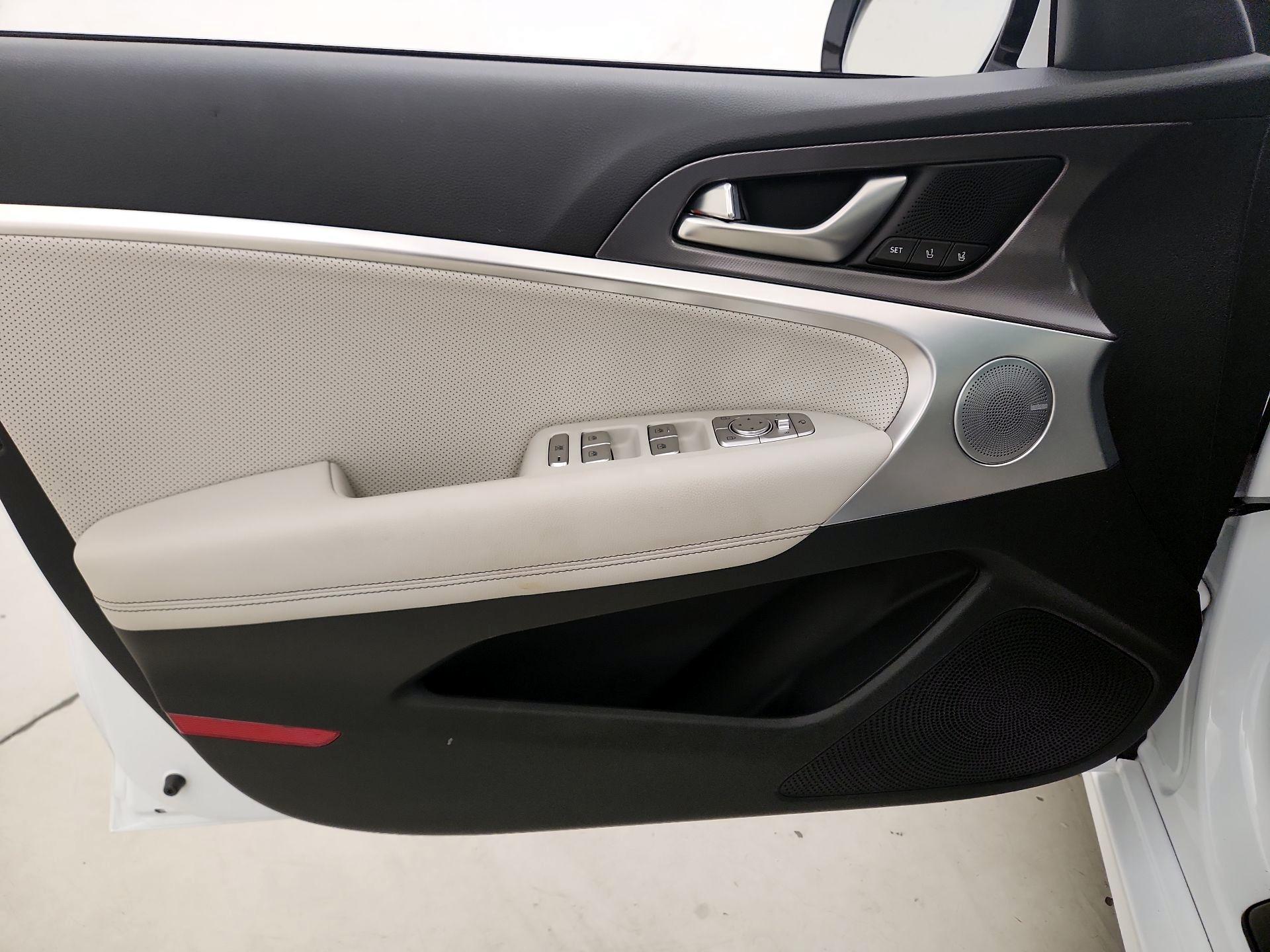 Thumbnail: 2025 Genesis G70 - 12