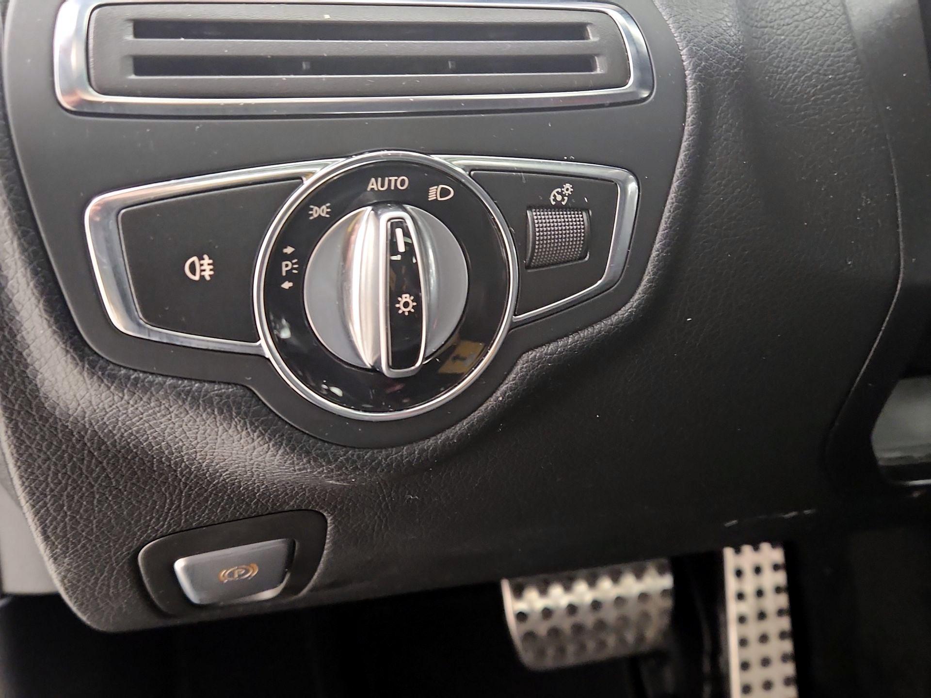 Thumbnail: 2015 Mercedes-Benz C-Class - 13