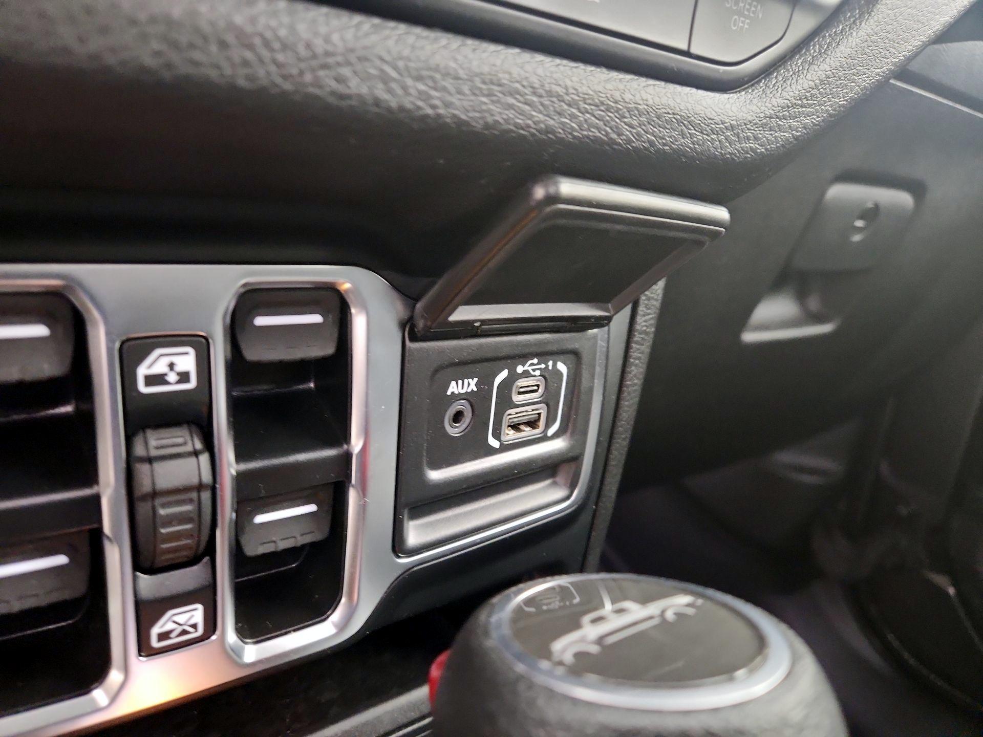 Thumbnail: 2024 Jeep Gladiator - 18