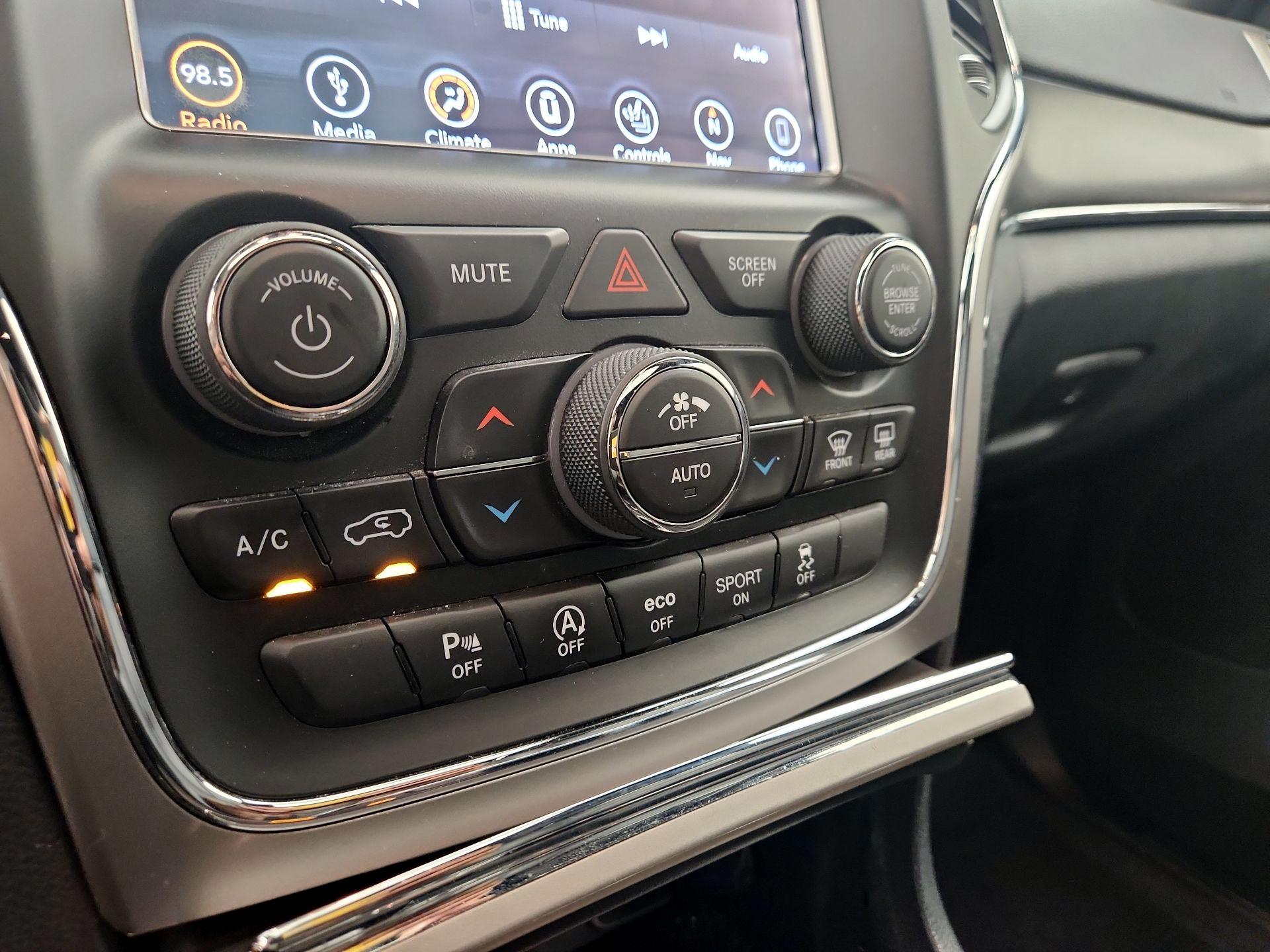 Thumbnail: 2018 Jeep Grand Cherokee - 17