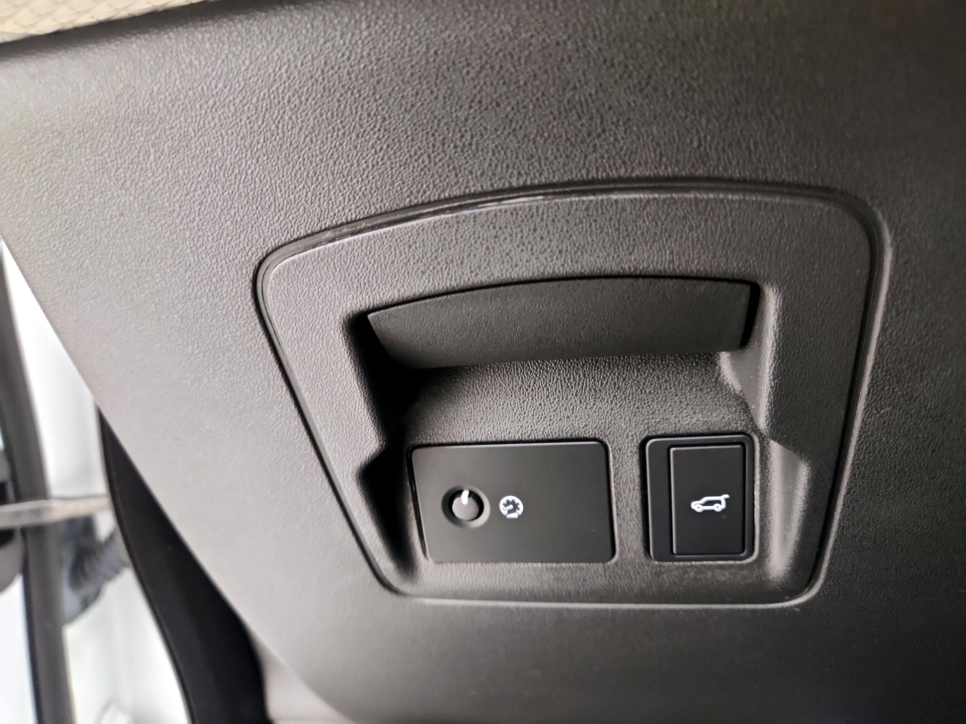 Thumbnail: 2023 Land Rover Range Rover Velar - 13