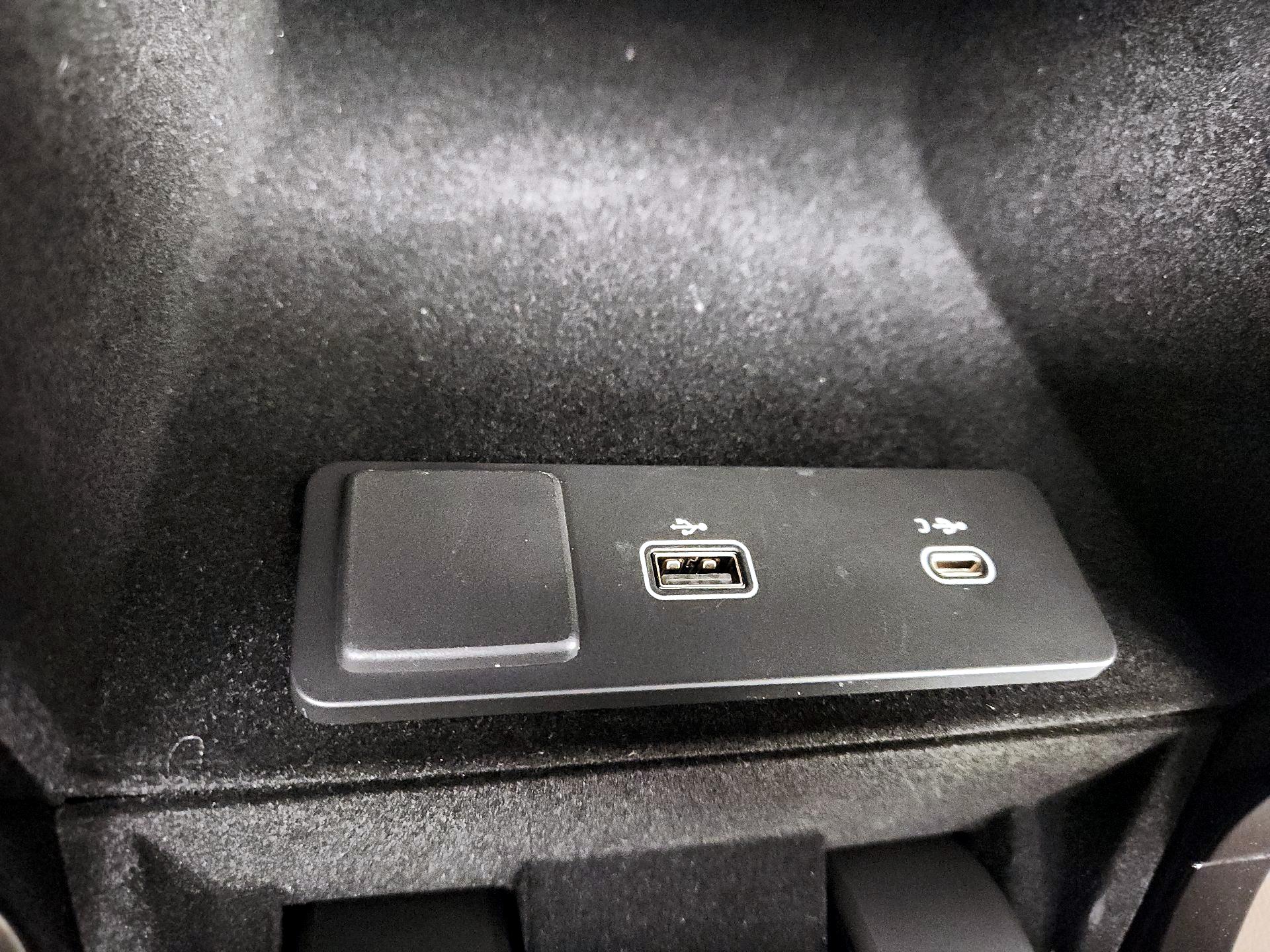 Thumbnail: 2023 Land Rover Range Rover Velar - 19