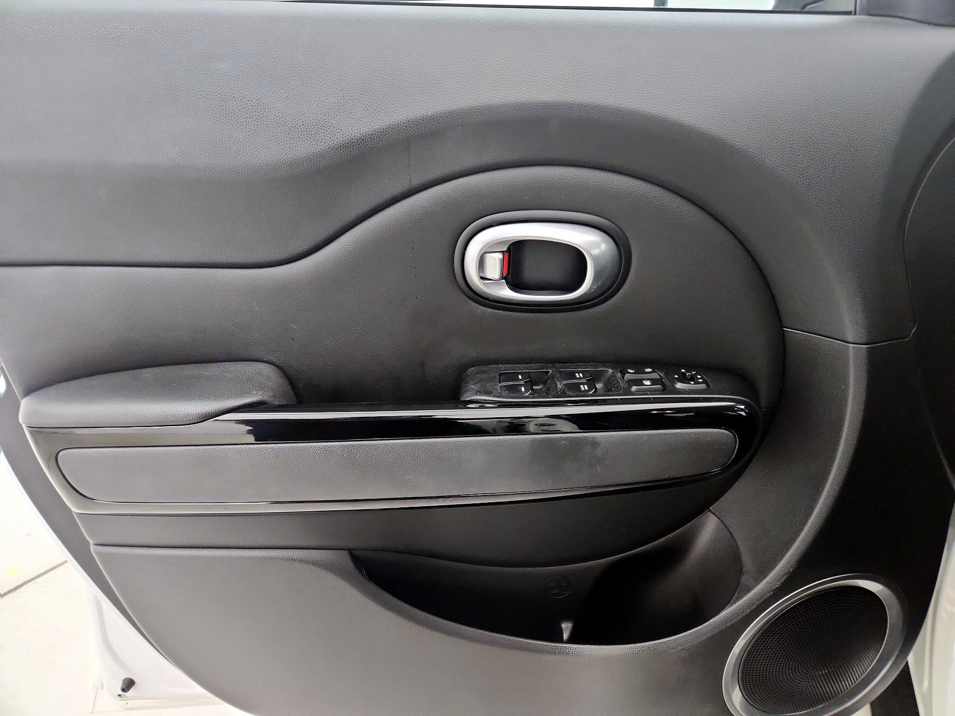 Thumbnail: 2016 Kia Soul - 12