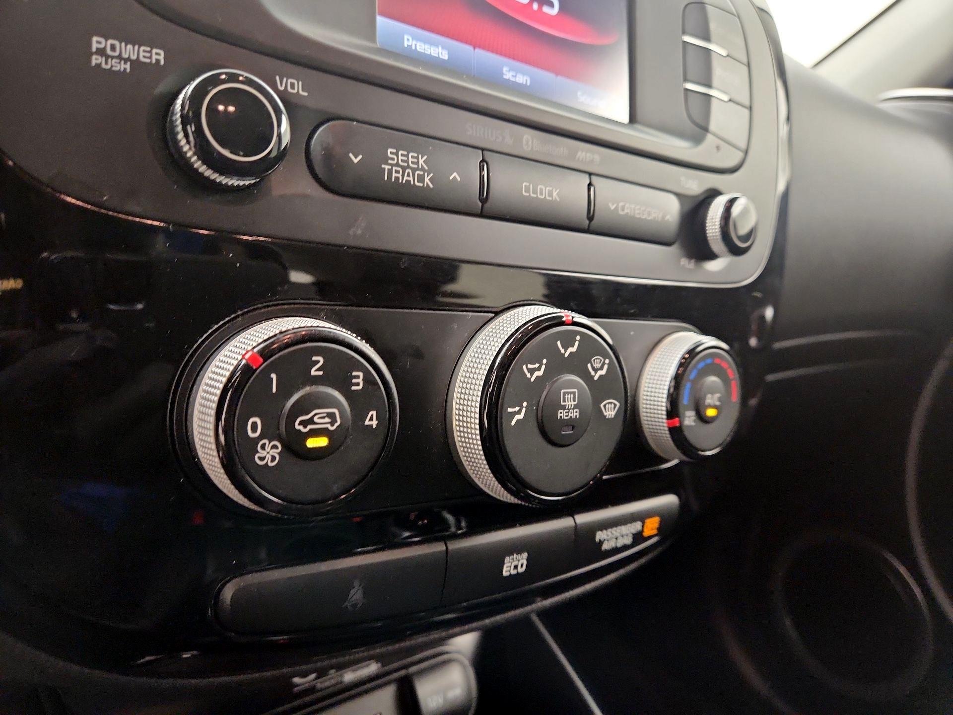 Thumbnail: 2016 Kia Soul - 16