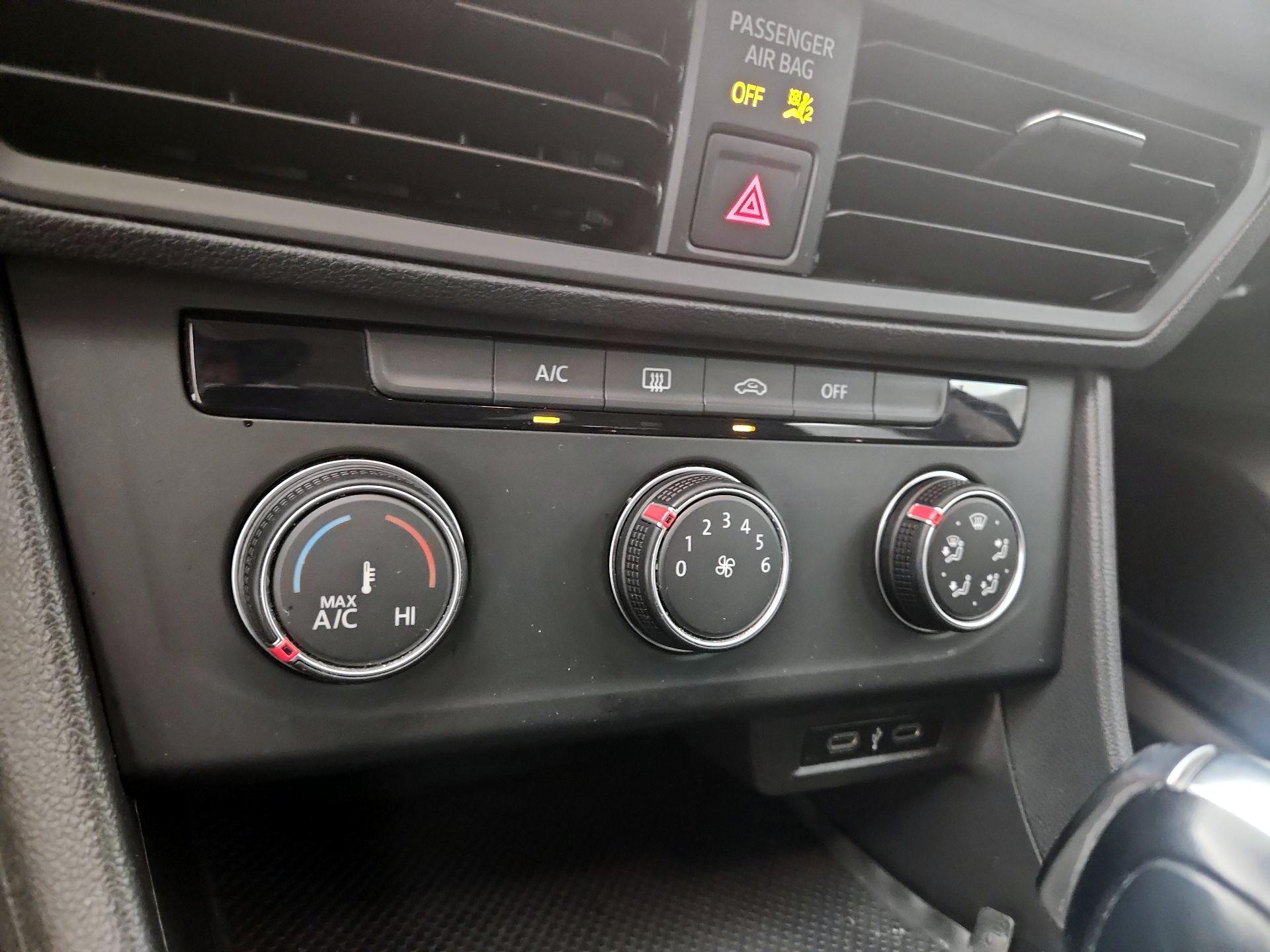 Thumbnail: 2021 Volkswagen Jetta - 16