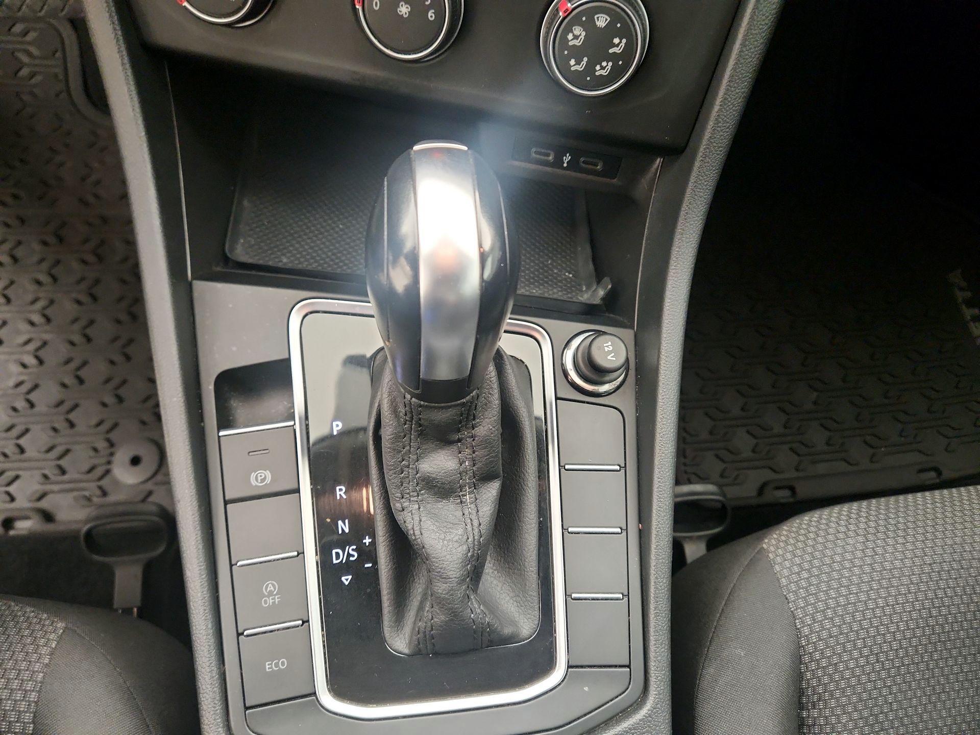 Thumbnail: 2021 Volkswagen Jetta - 17