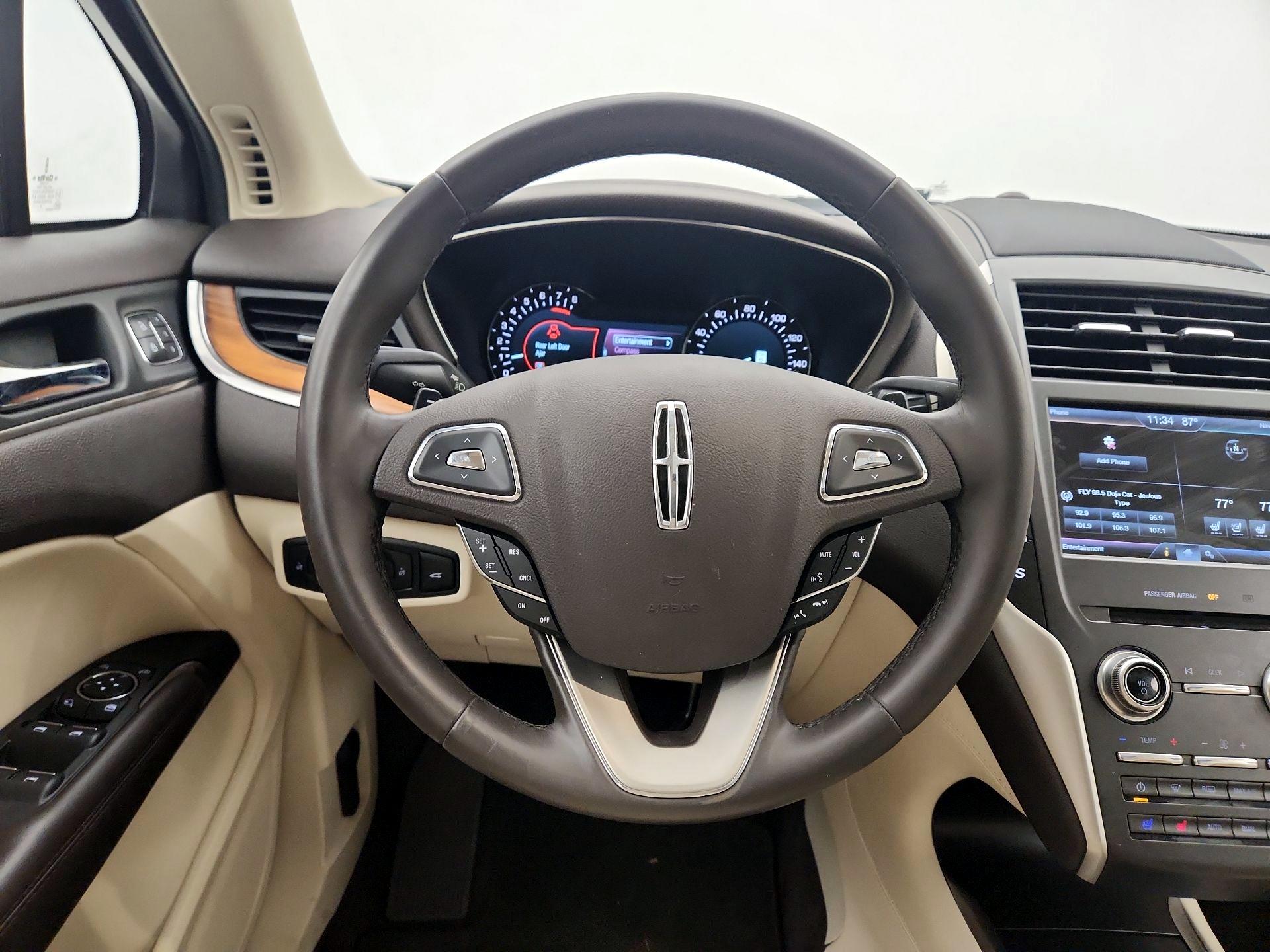 Thumbnail: 2015 Lincoln MKC - 10
