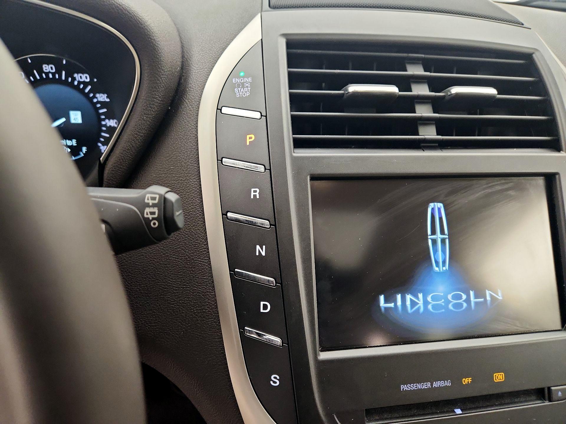 Thumbnail: 2015 Lincoln MKC - 17