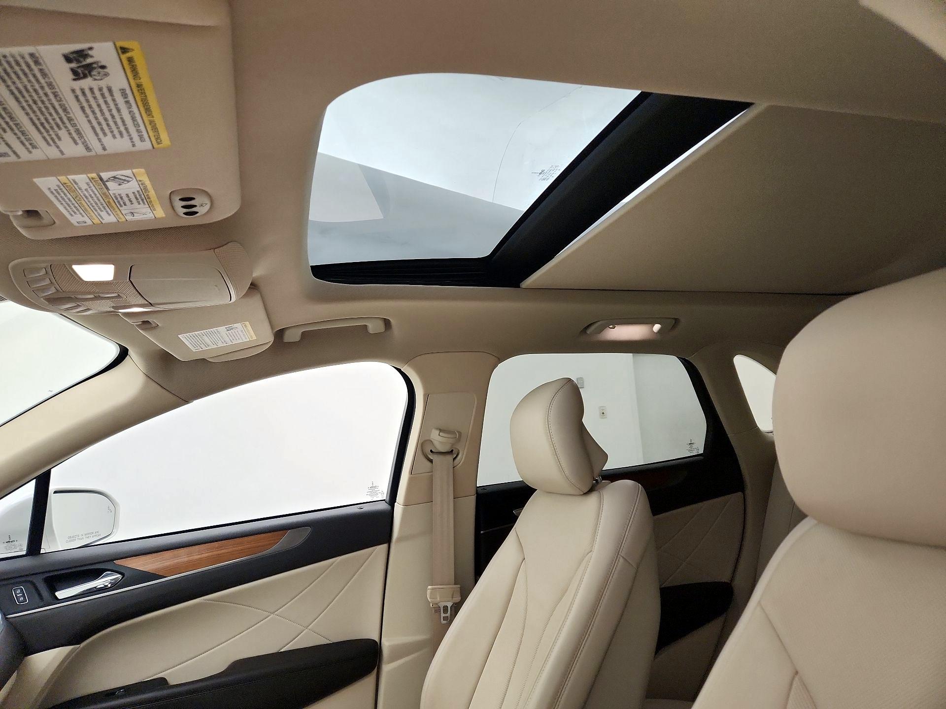 Thumbnail: 2015 Lincoln MKC - 19