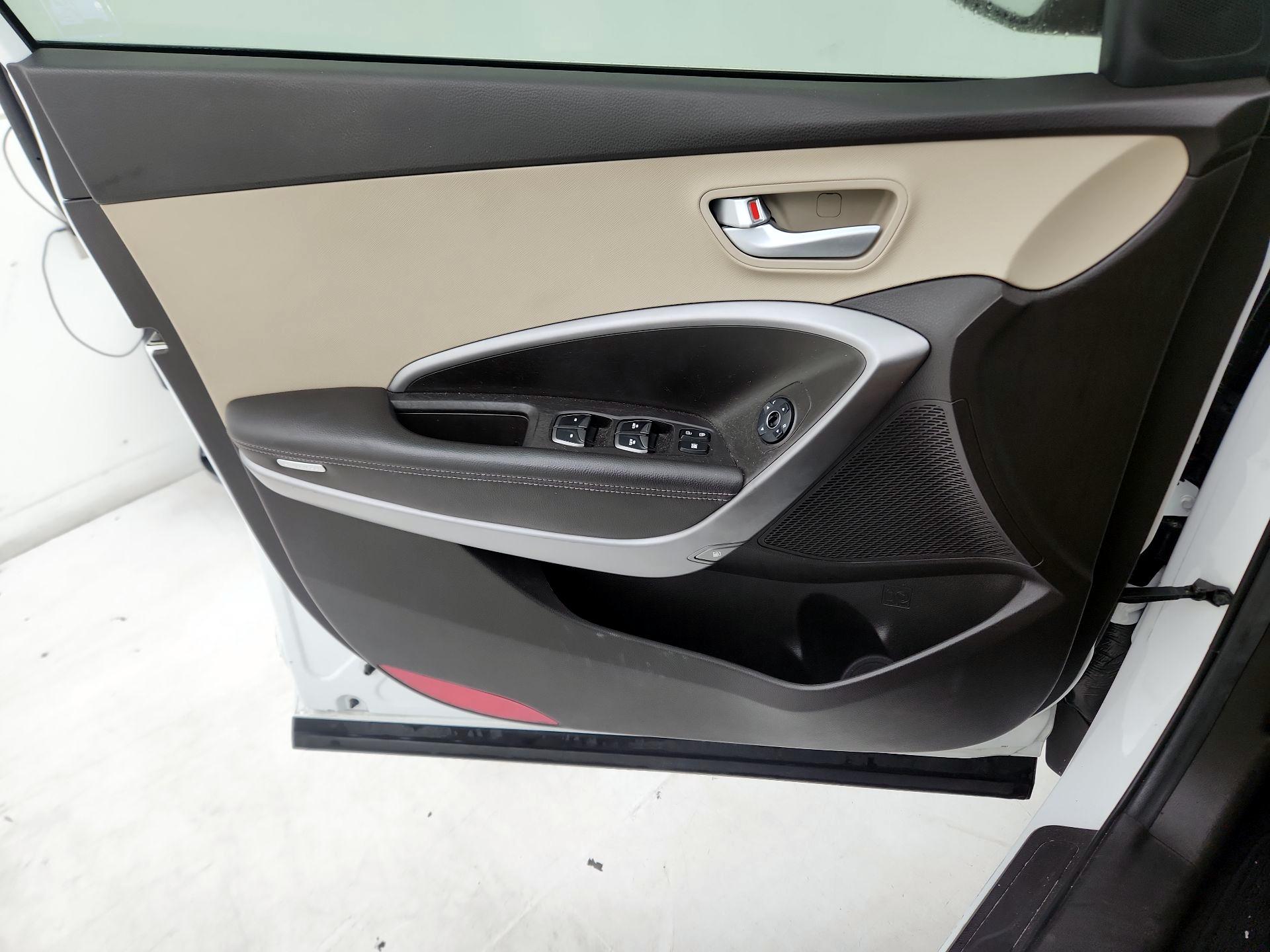 Thumbnail: 2016 Hyundai Santa Fe - 12