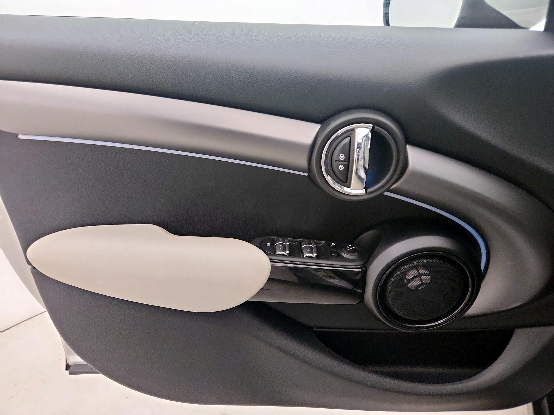 Thumbnail: 2022 MINI Cooper Hardtop - 12